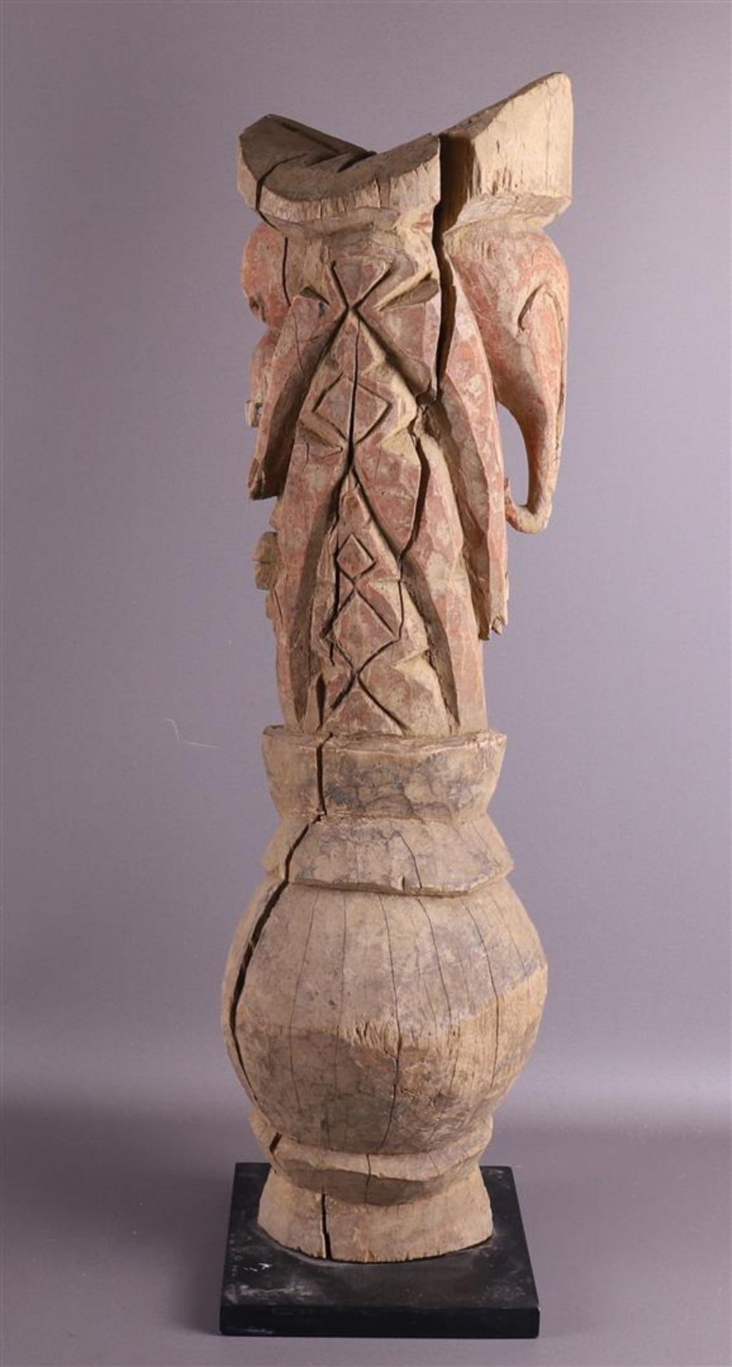 Ethnography/Tribal. A carved wooden roof ornament, Papua New Guinea, Ramoe. - Image 4 of 4