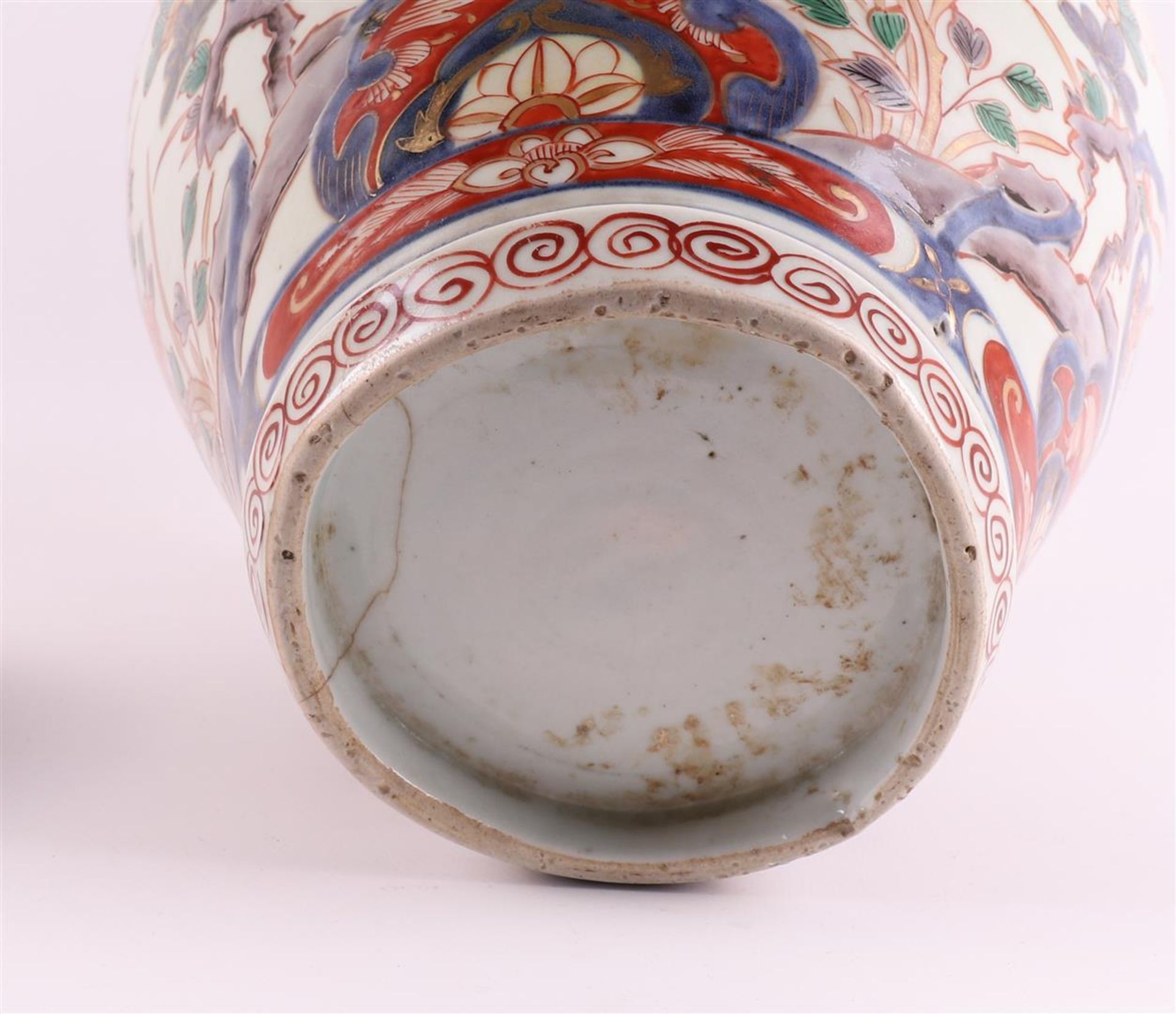 A porcelain Imari vase, Japan, Edo, early 18th century. - Bild 8 aus 11