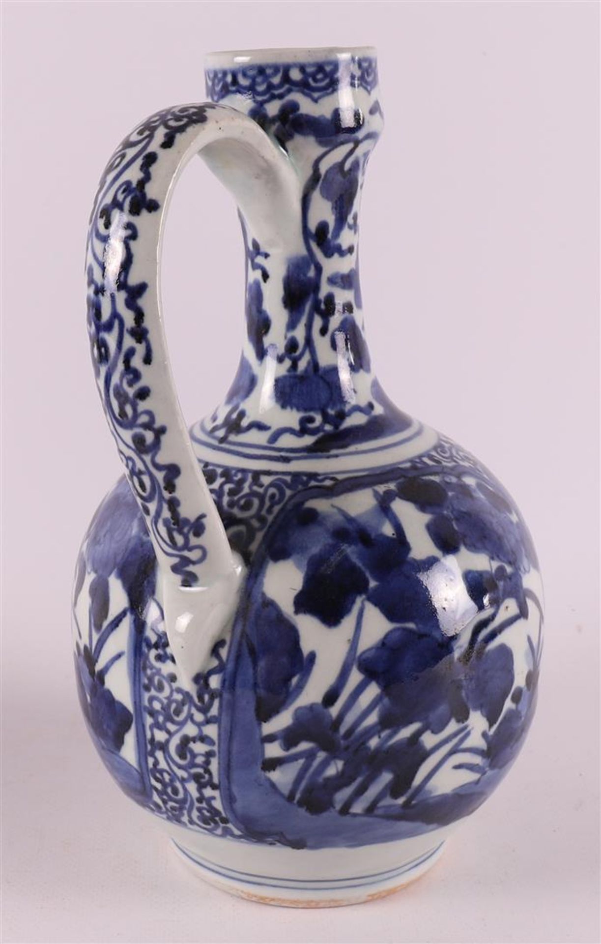 A set of blue/white porcelain jugs, Japan, Arita, 17th century. - Bild 13 aus 17