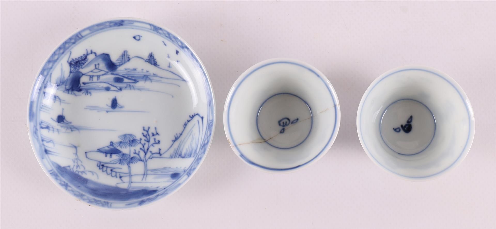 A lot of various blue/white porcelain cups and saucers, China, including Qianlon - Image 12 of 21