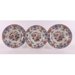 Three porcelain plates decorated in famille rose style, Frankriik, Samson