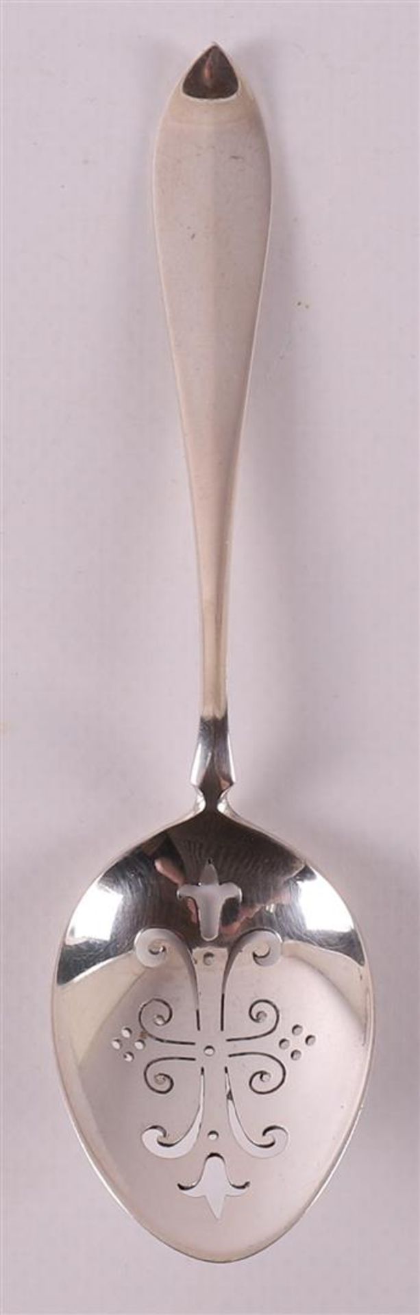 A second grade silver wet fruit scoop. Fa. J.M. van Kempen and Zn., 1907.