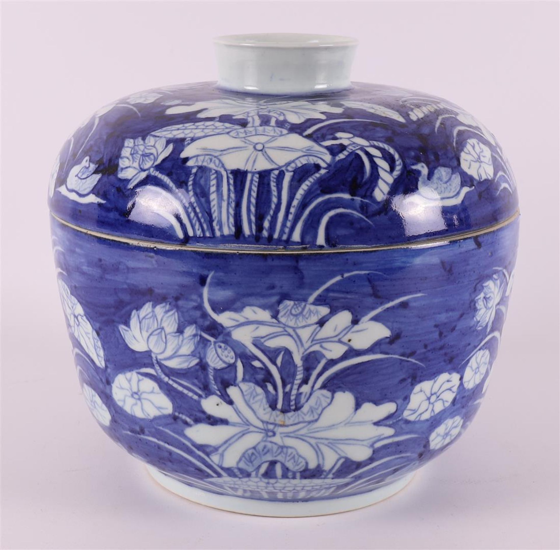 A blue/white porcelain lidded jar, China, 20th/21st century. - Bild 4 aus 6