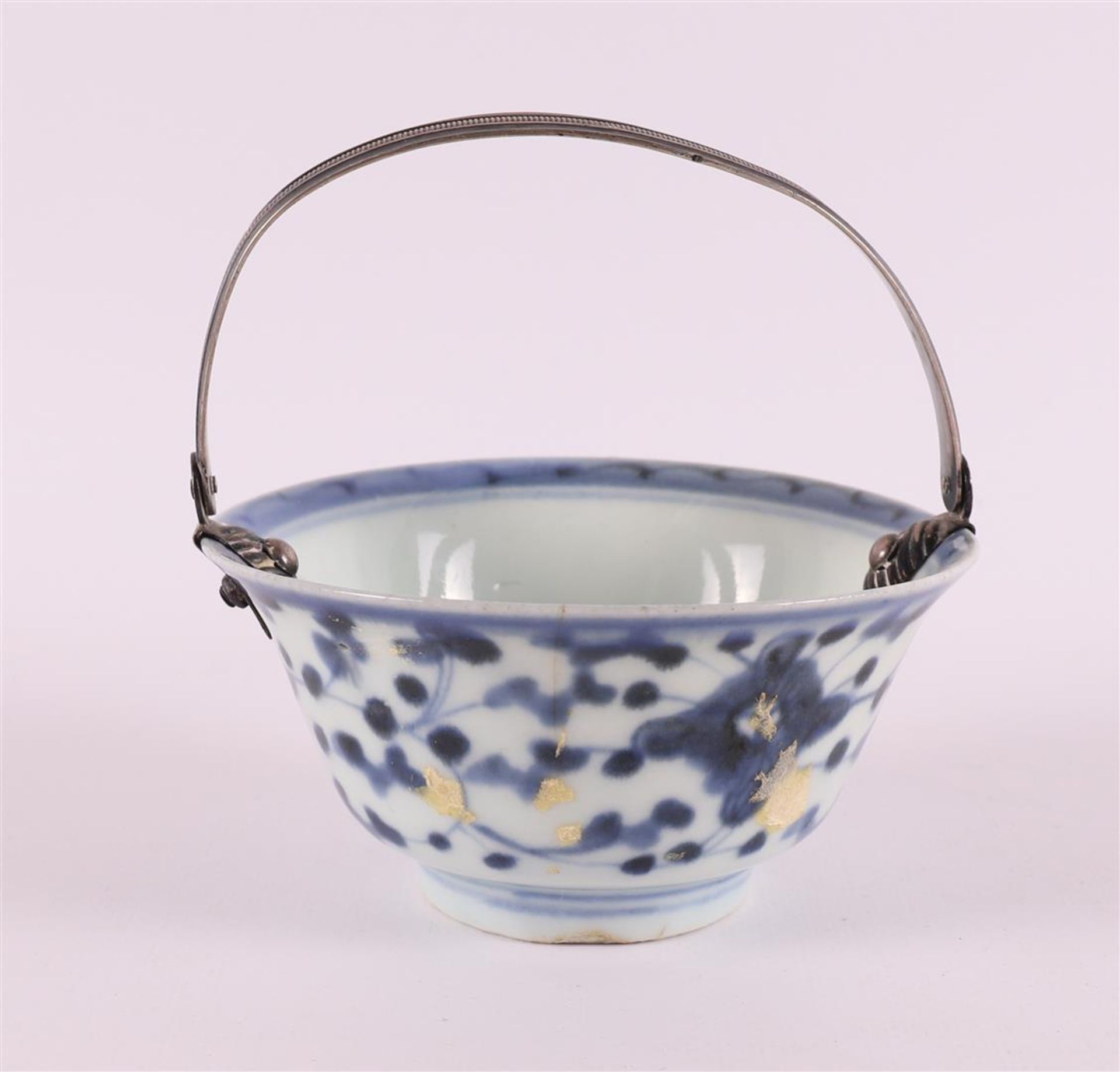 A rectangular blue/white porcelain assiette, China, Qianlong 18th century. - Bild 8 aus 12