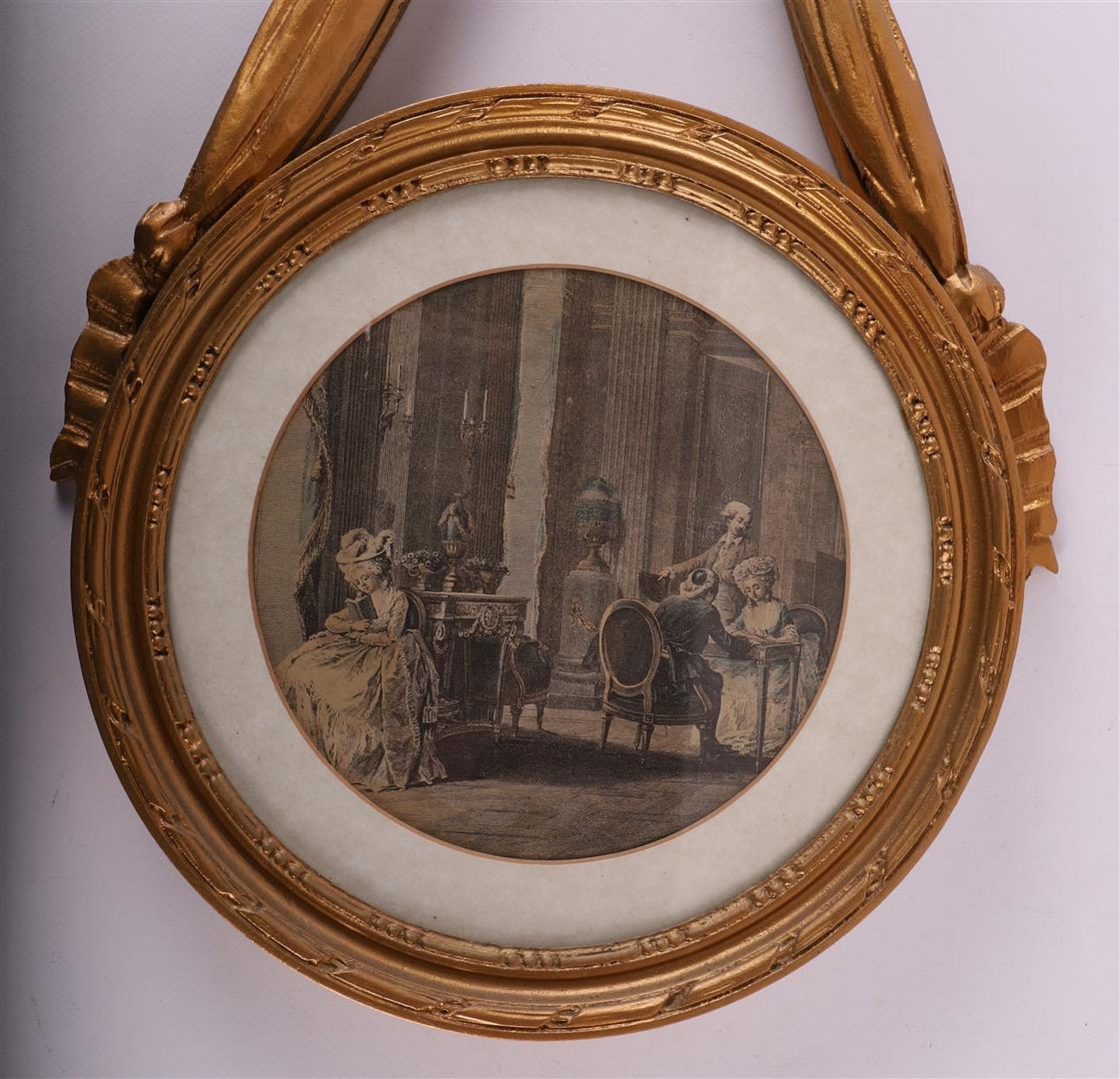 A set of round gilt wooden frames with bow ornament, 19th century. - Image 3 of 3