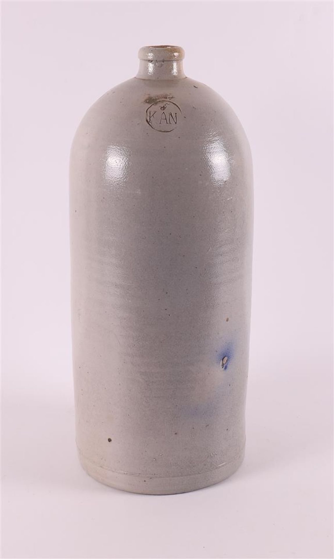 A gray 'gres' stoneware 5-chance jug, around 1900.