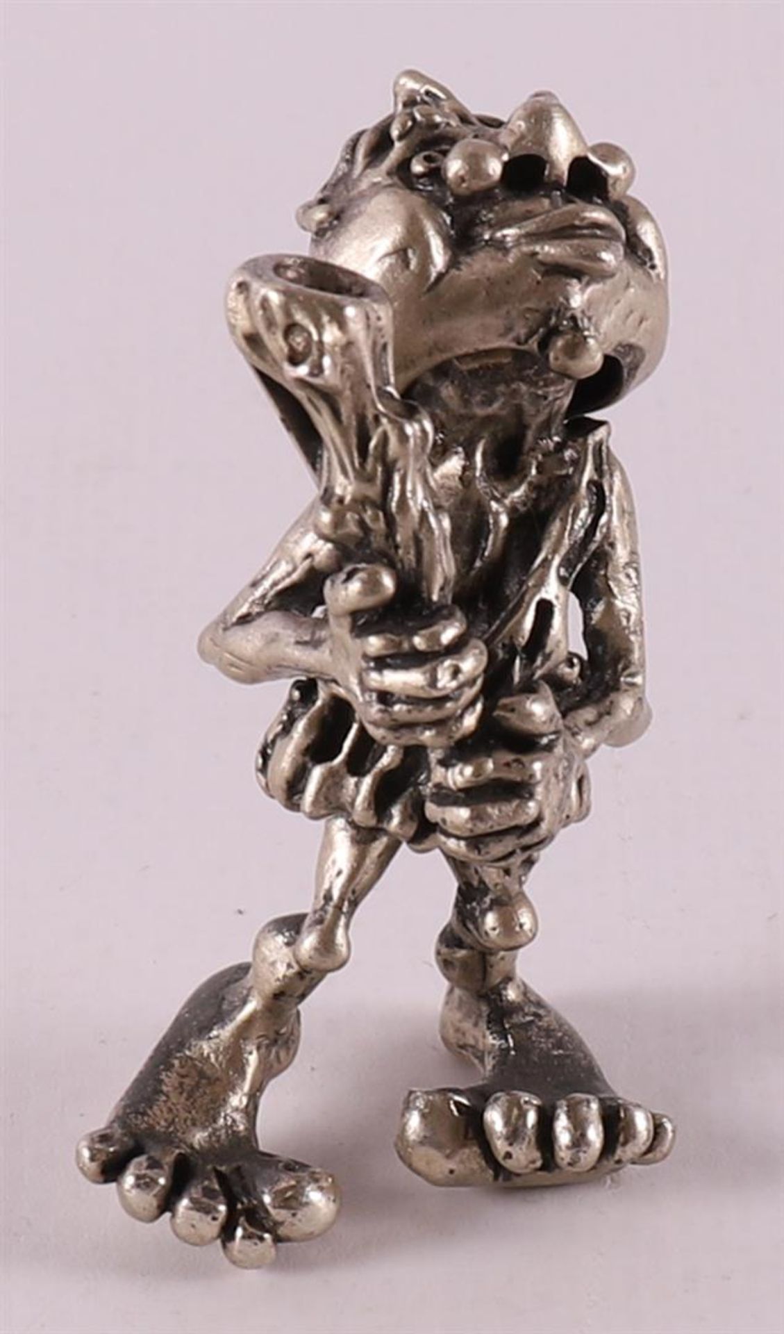 Tier silver. A 3rd grade 800/1000 silver troll with club. - Image 2 of 3