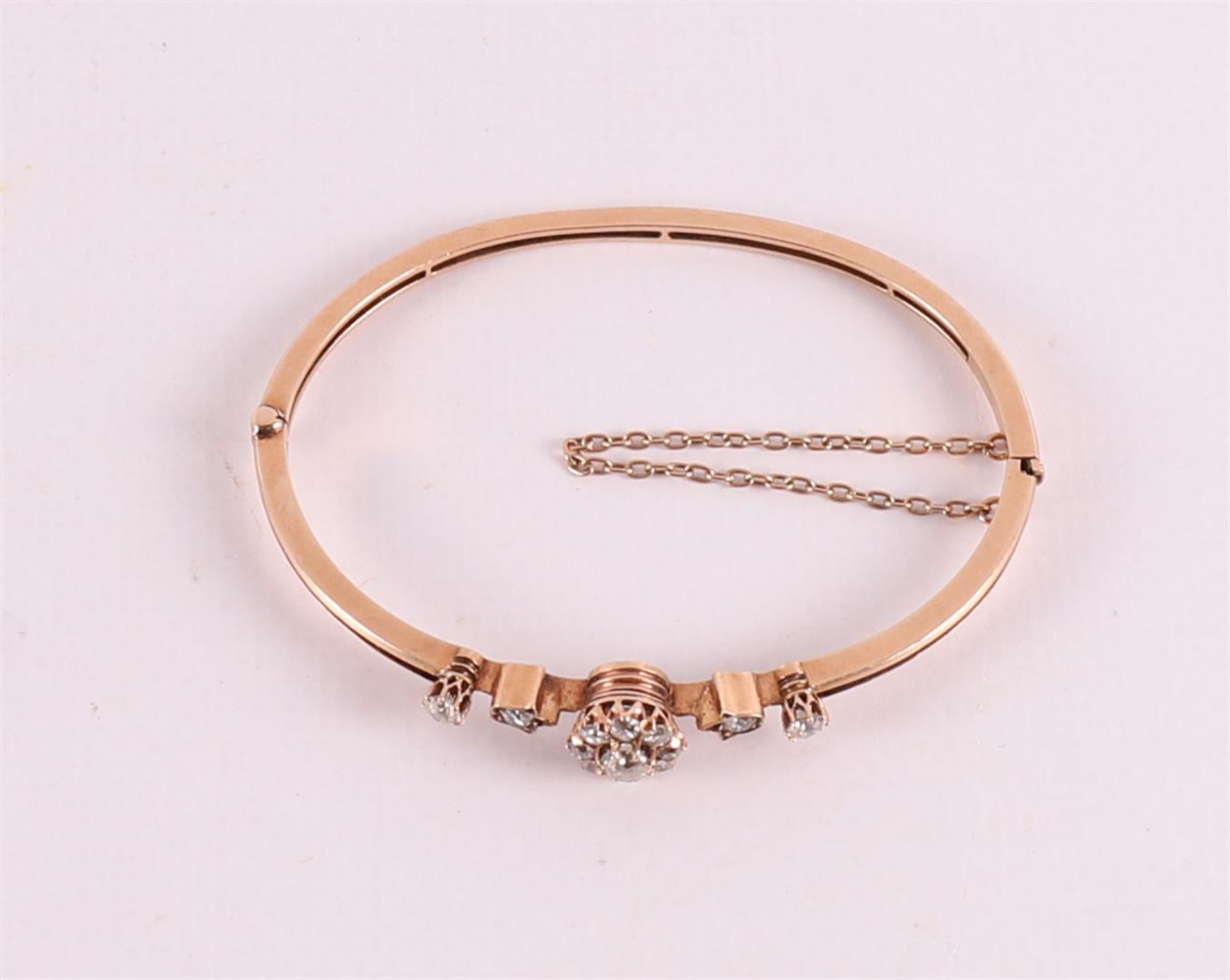 A 14 kt 585/1000 rose gold rigid bracelet with diamonds. - Bild 2 aus 3
