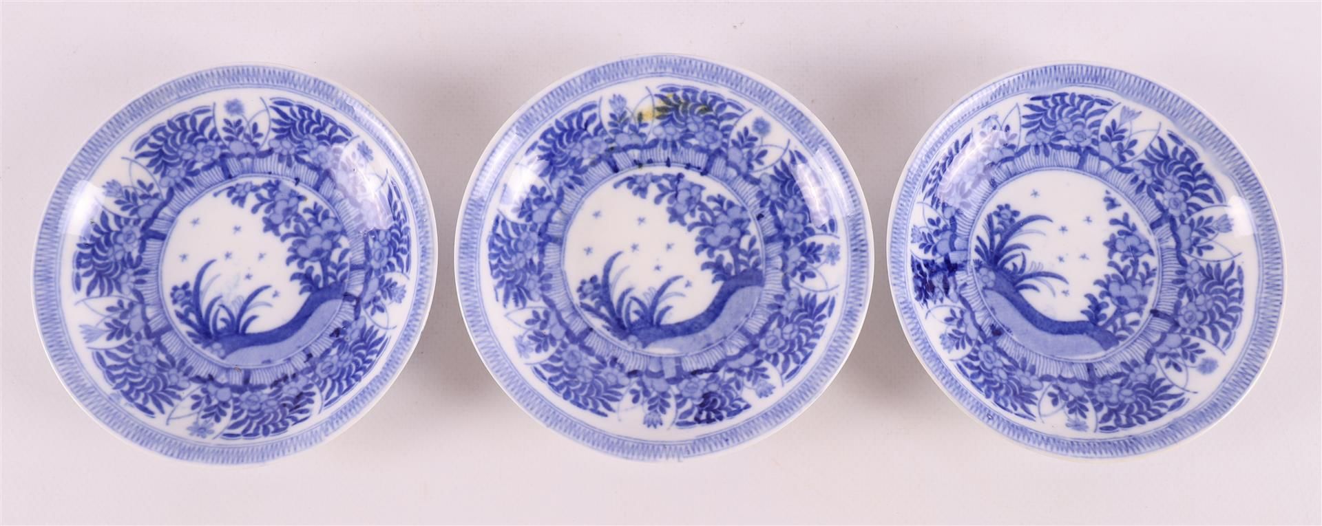 A lot of various blue/white porcelain cups and saucers, China, including Qianlon - Image 6 of 21