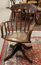 An oak swivel office chair, England, around 1900.
