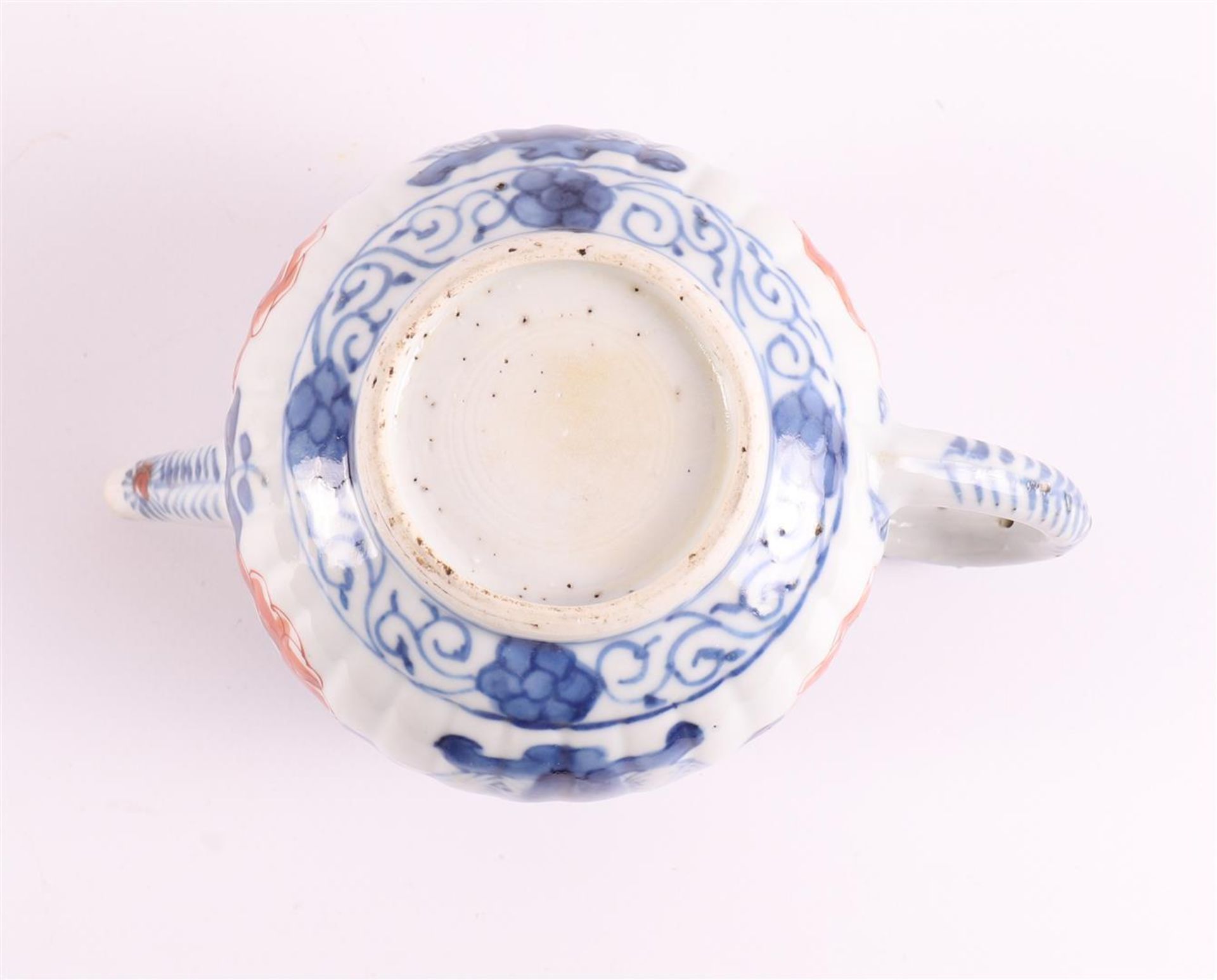 A pumpkin-shaped curved porcelain teapot, China, Qianlong, 18th century. - Bild 18 aus 28