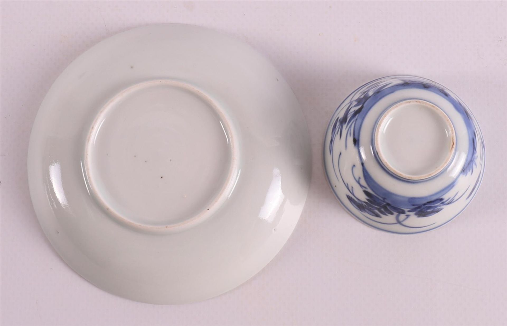 A lot of various blue/white porcelain cups and saucers, China, including Qianlon - Image 19 of 21