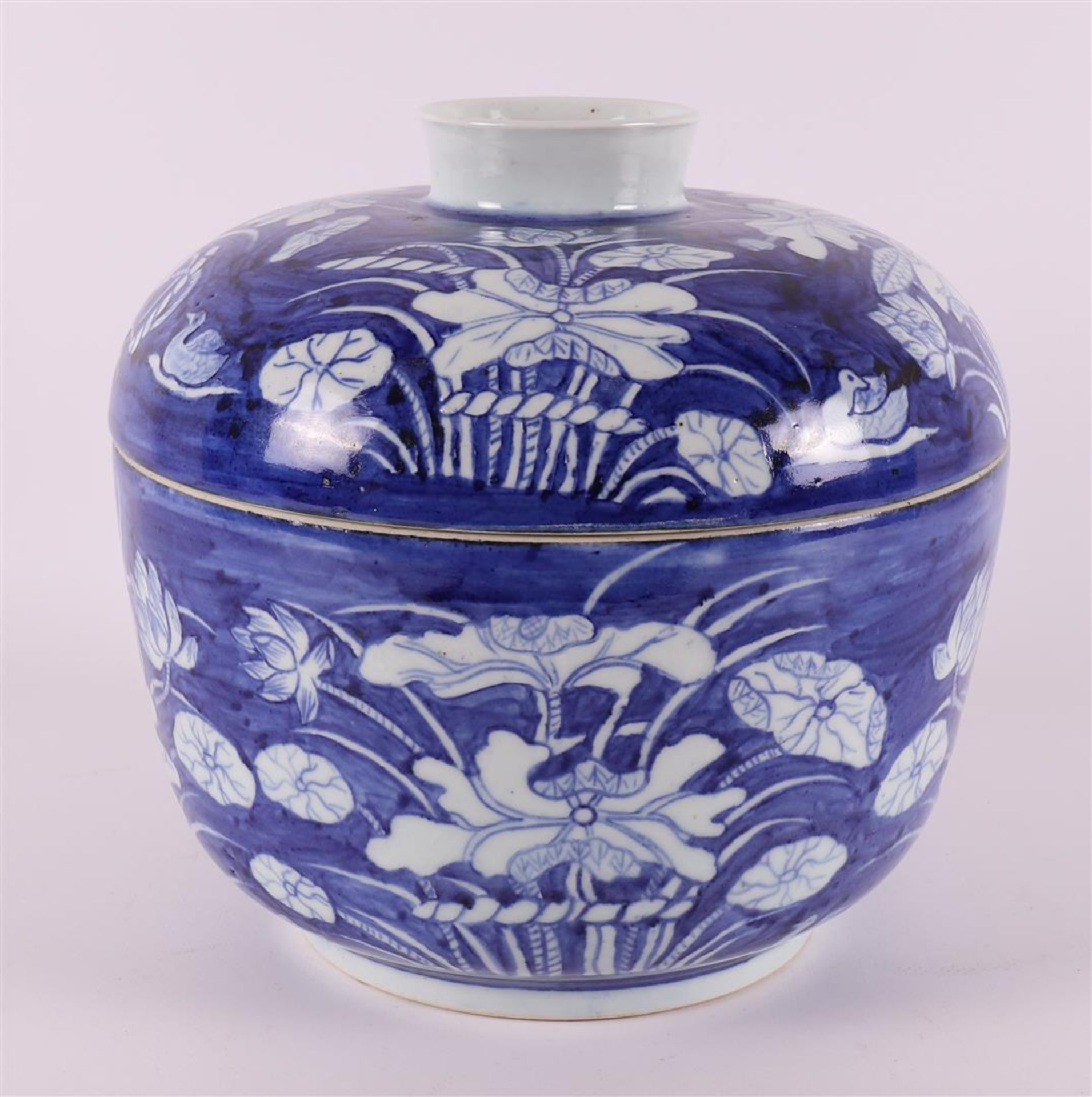 A blue/white porcelain lidded jar, China, 20th/21st century. - Bild 3 aus 6