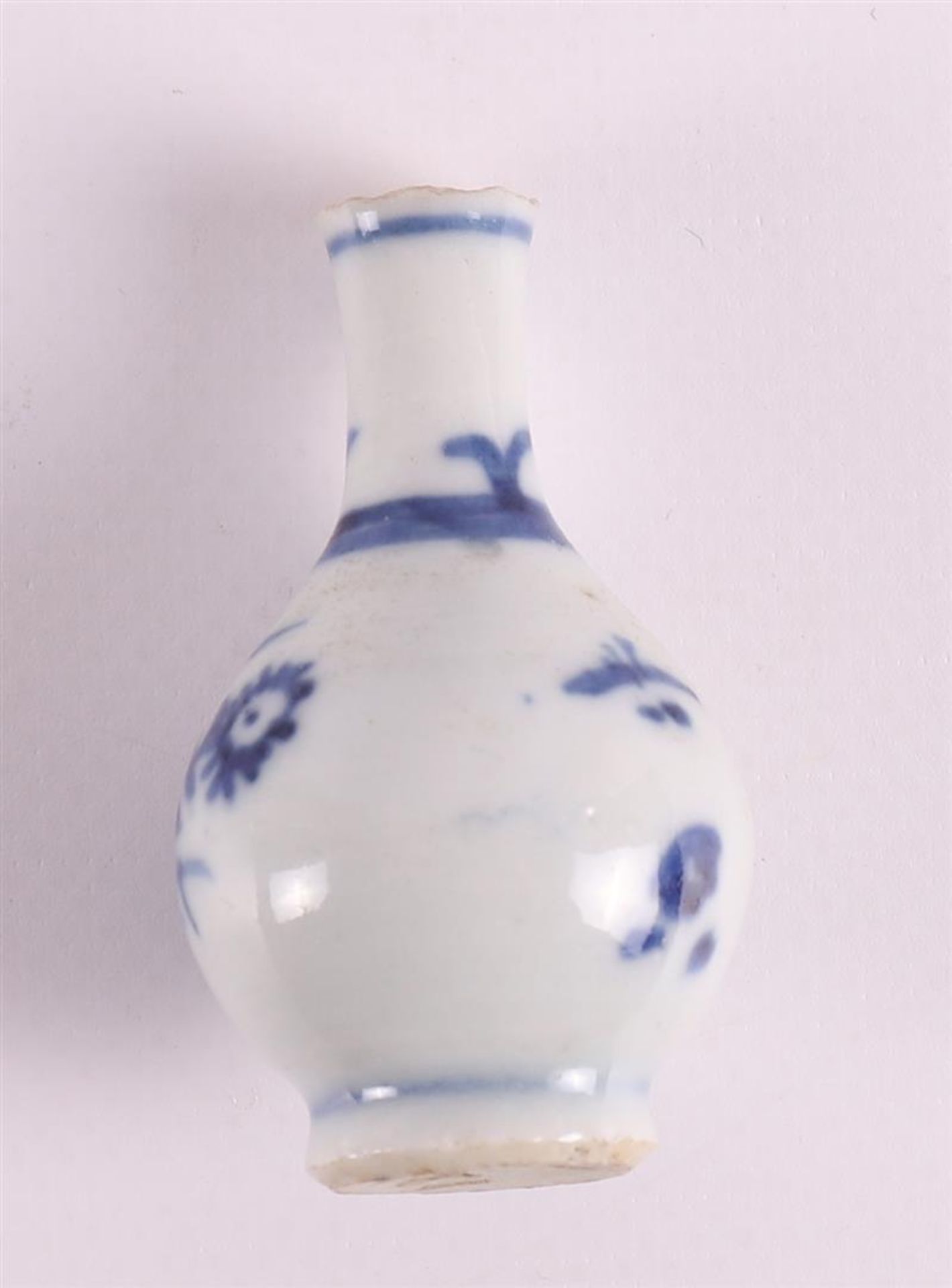 A blue/white porcelain saucer, China, Kangxi, around 1700. - Image 15 of 16