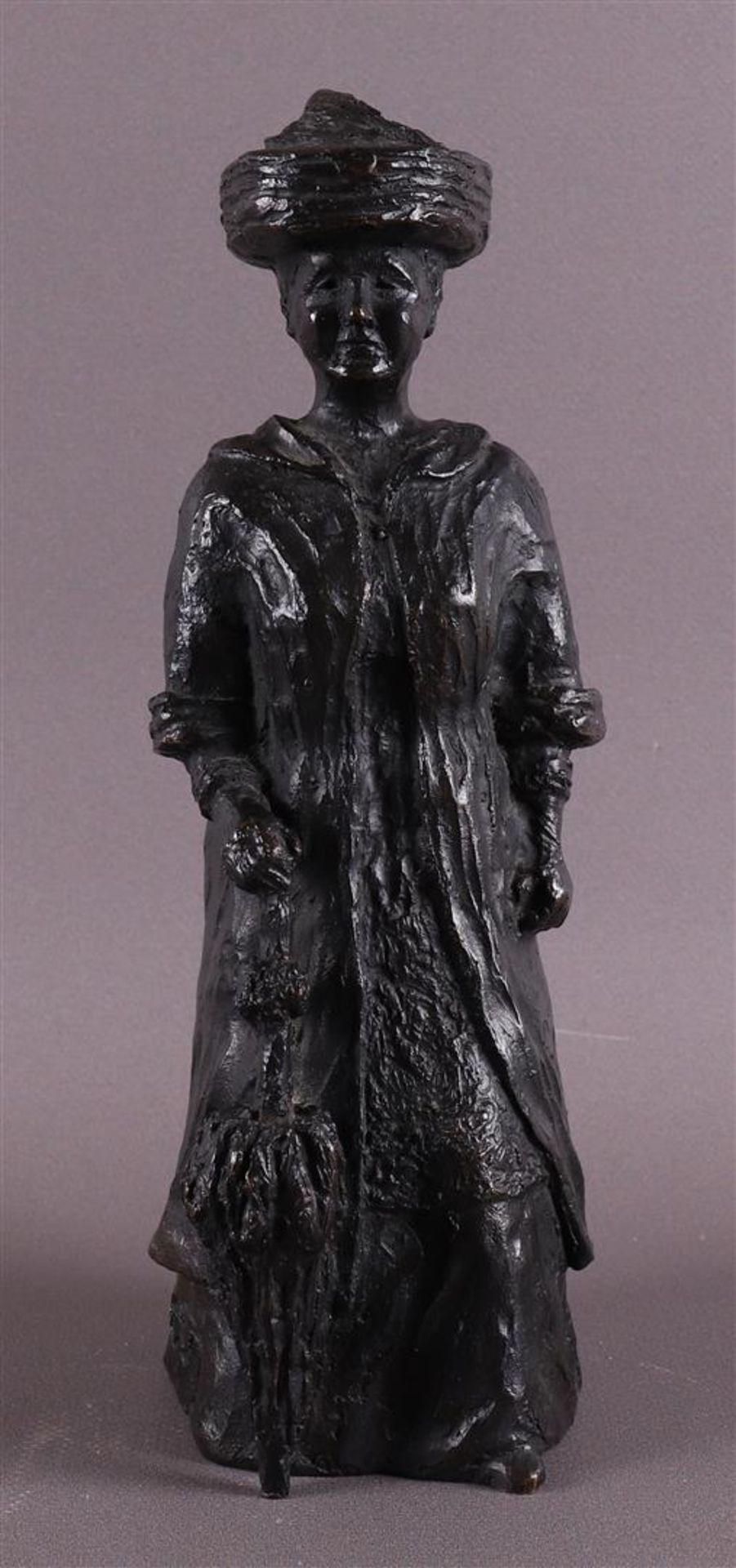 Jaspers - Grottendieck, Greet (1943) 'Wilhelmina', bronze sculpture.