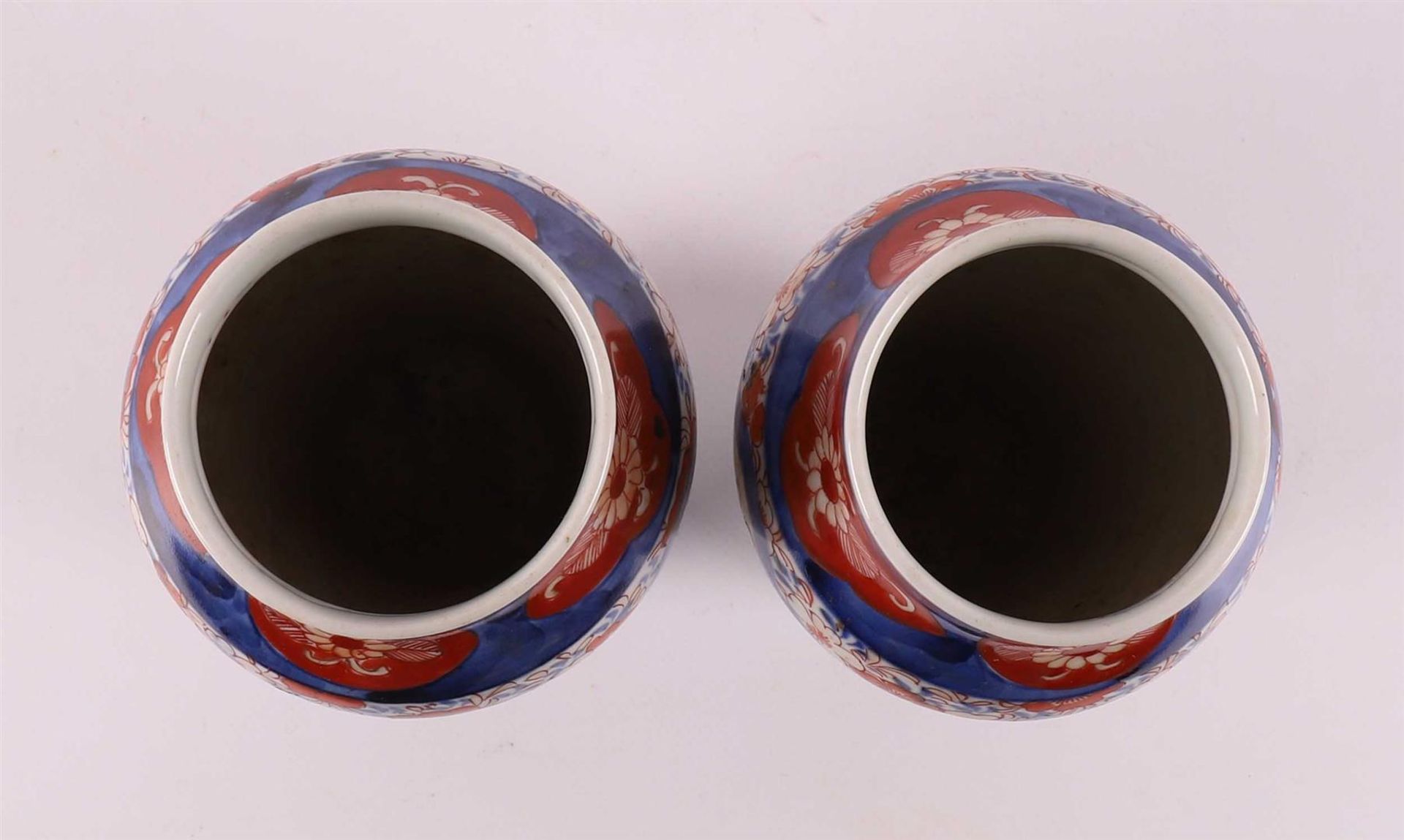 A pair of porcelain Imari vases, Japan, Meiji, late 19th century. - Image 5 of 6