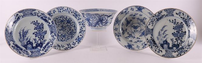 A blue/white porcelain bowl on stand ring, China, Kangxi style, 19th century.