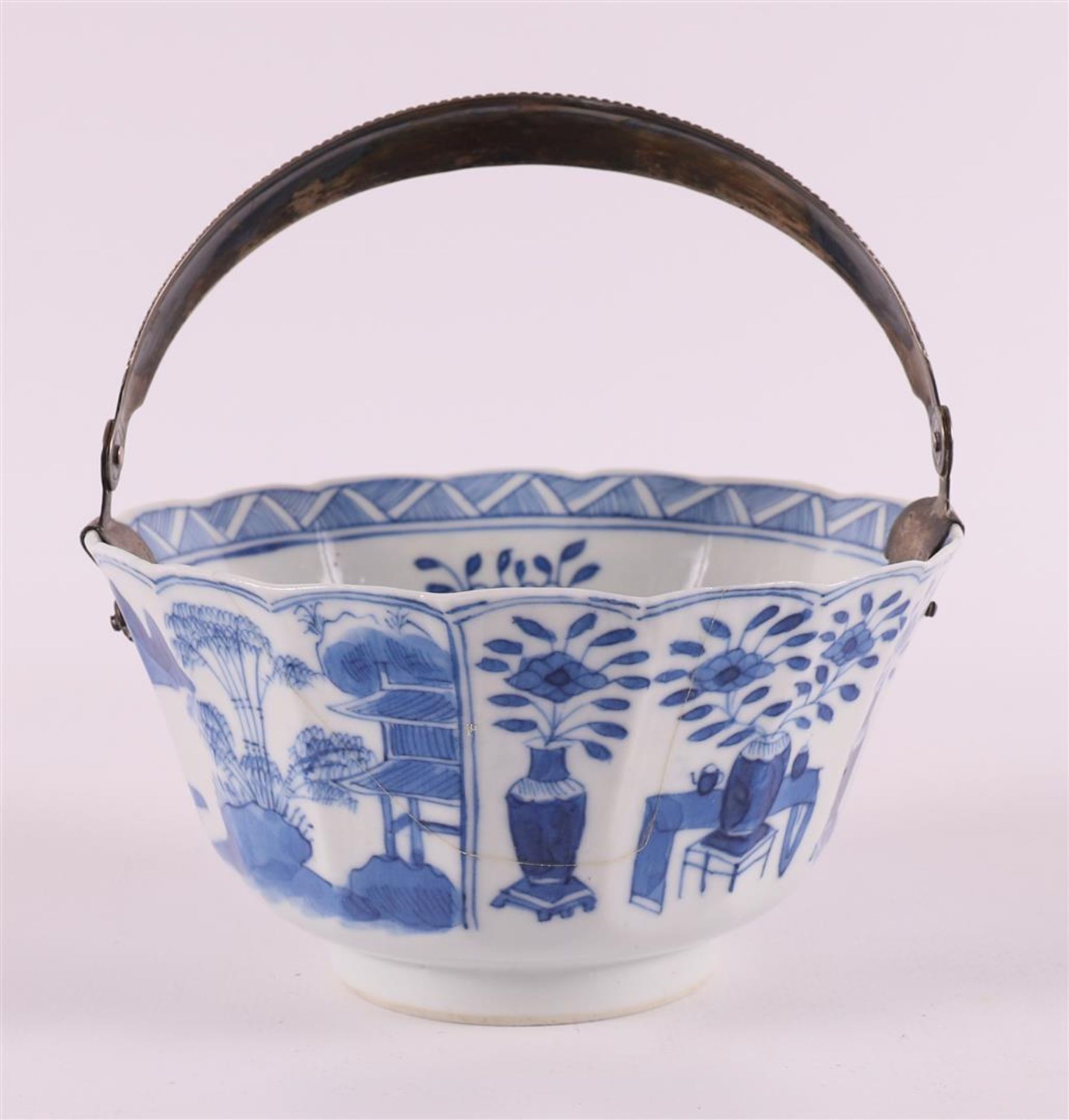 A rectangular blue/white porcelain assiette, China, Qianlong 18th century. - Image 11 of 12