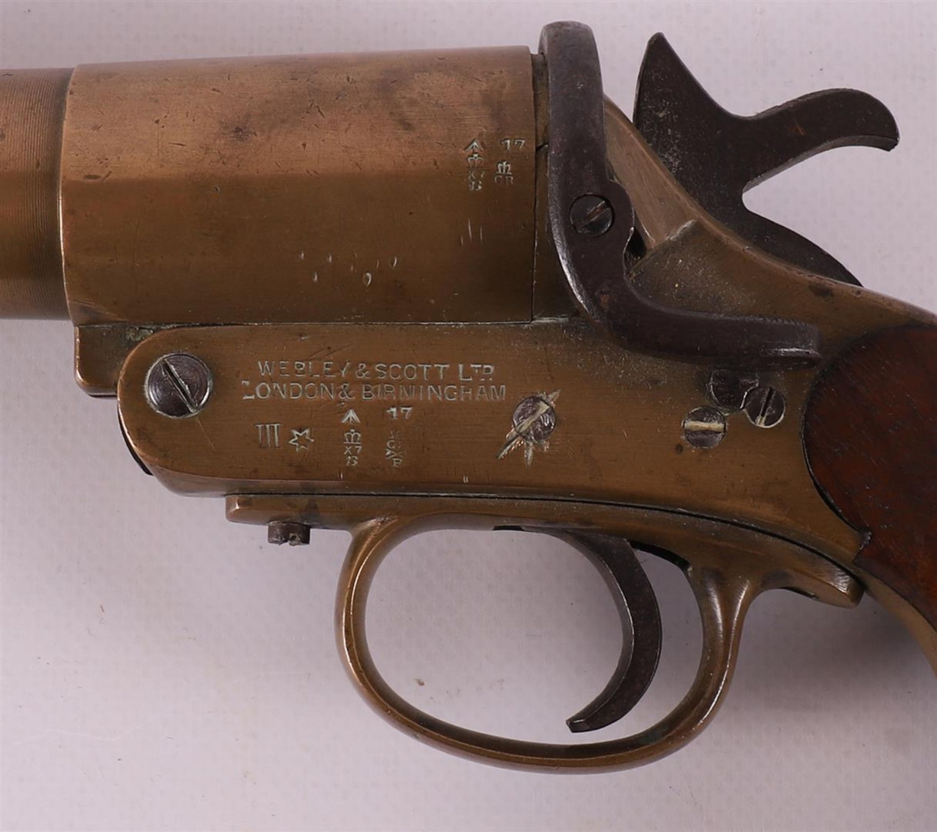 A bronze 'One Inch Brass Flare Pistol', model Mark III, England. - Image 2 of 4