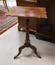A mahogany side table, Holland, Willem III, 19th century.
