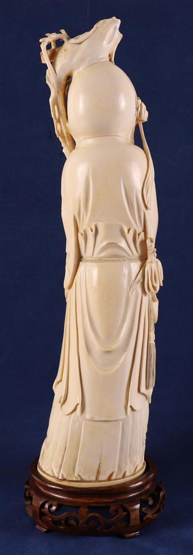 A carved ivory Shou Lao, China, Guangxu (1875-1908), around 1900. - Image 4 of 9