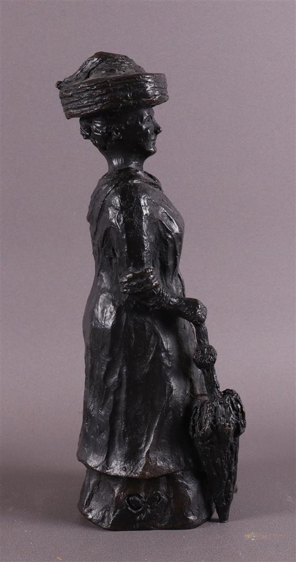 Jaspers - Grottendieck, Greet (1943) 'Wilhelmina', bronze sculpture. - Image 4 of 5