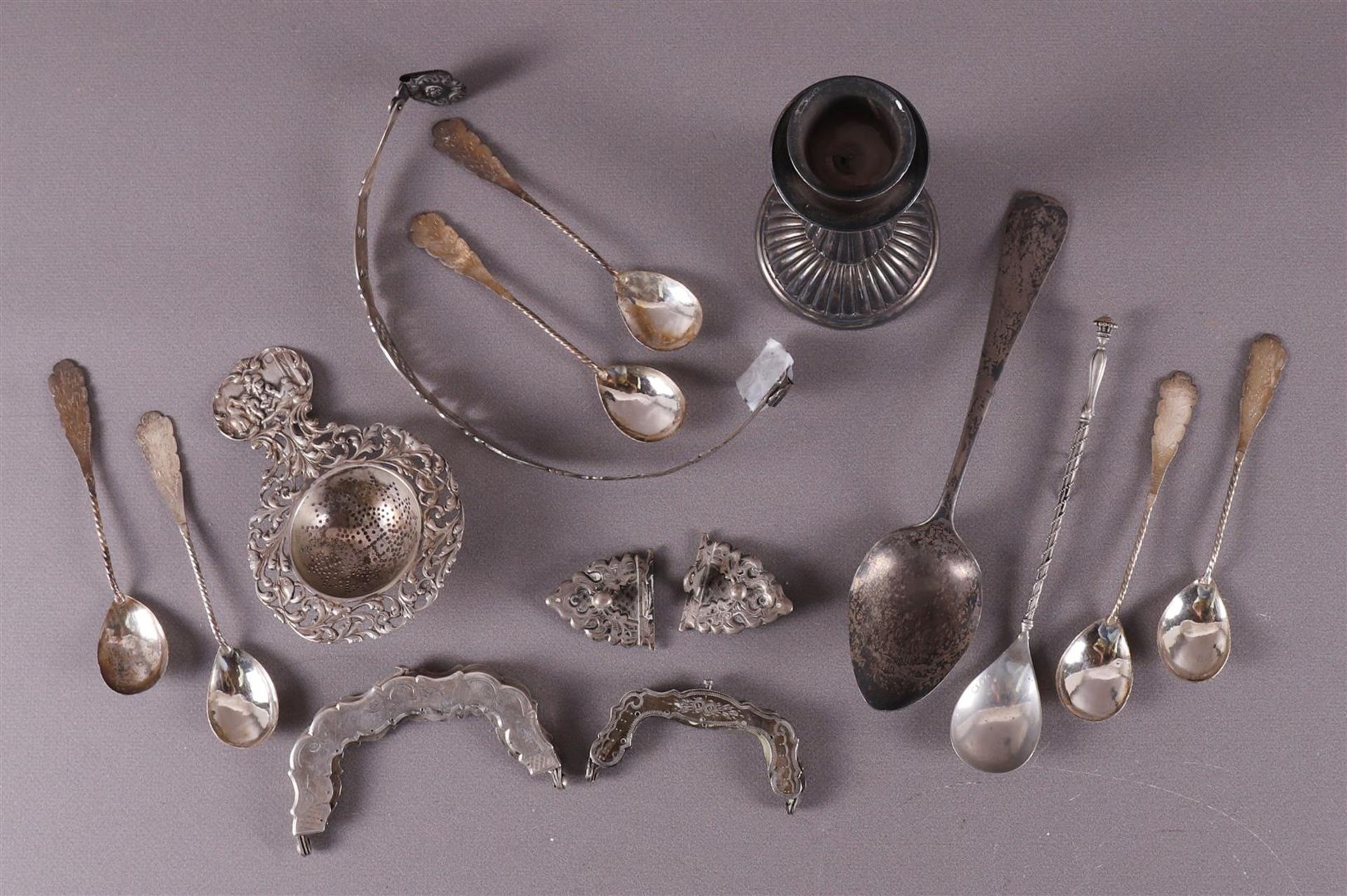 A lot of various silver, including tea strainer and spoons. - Bild 2 aus 2