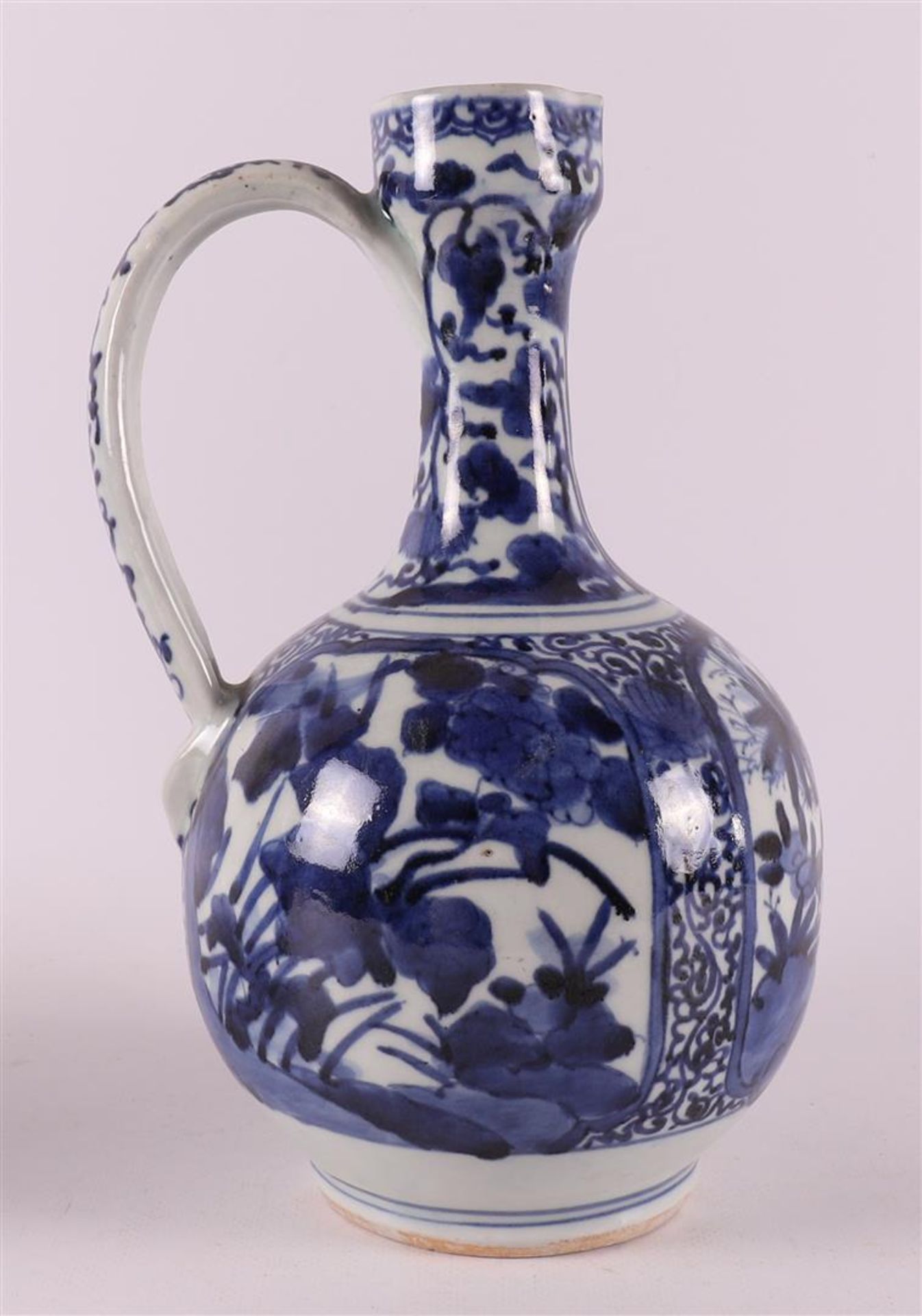 A set of blue/white porcelain jugs, Japan, Arita, 17th century. - Bild 12 aus 17