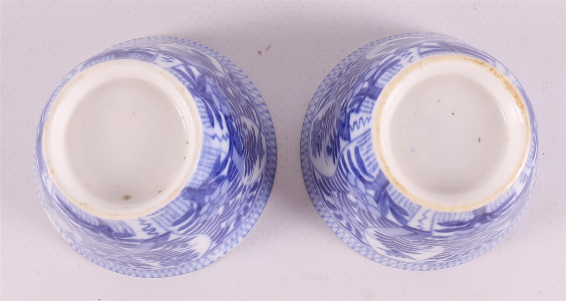 A lot of various blue/white porcelain cups and saucers, China, including Qianlon - Image 10 of 21