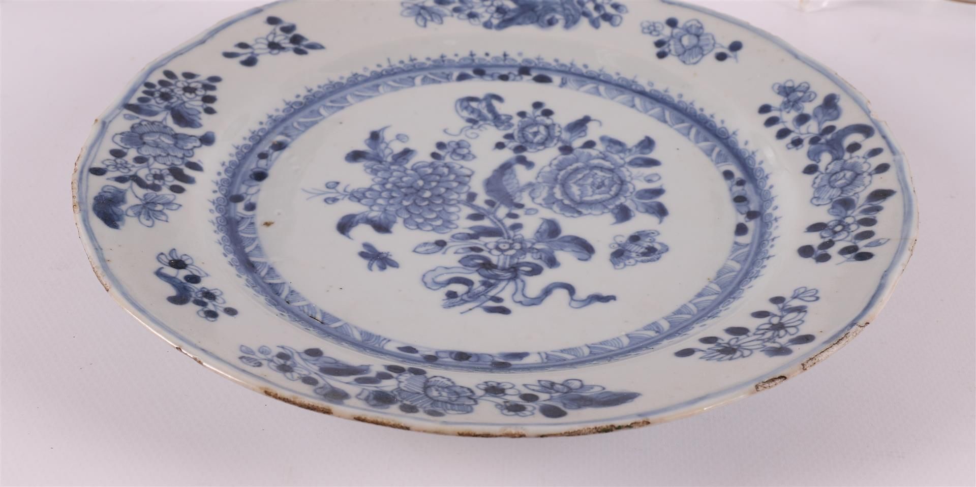 Three various blue/white porcelain plates, China, Qing Dynasty, around 1800. - Image 3 of 10