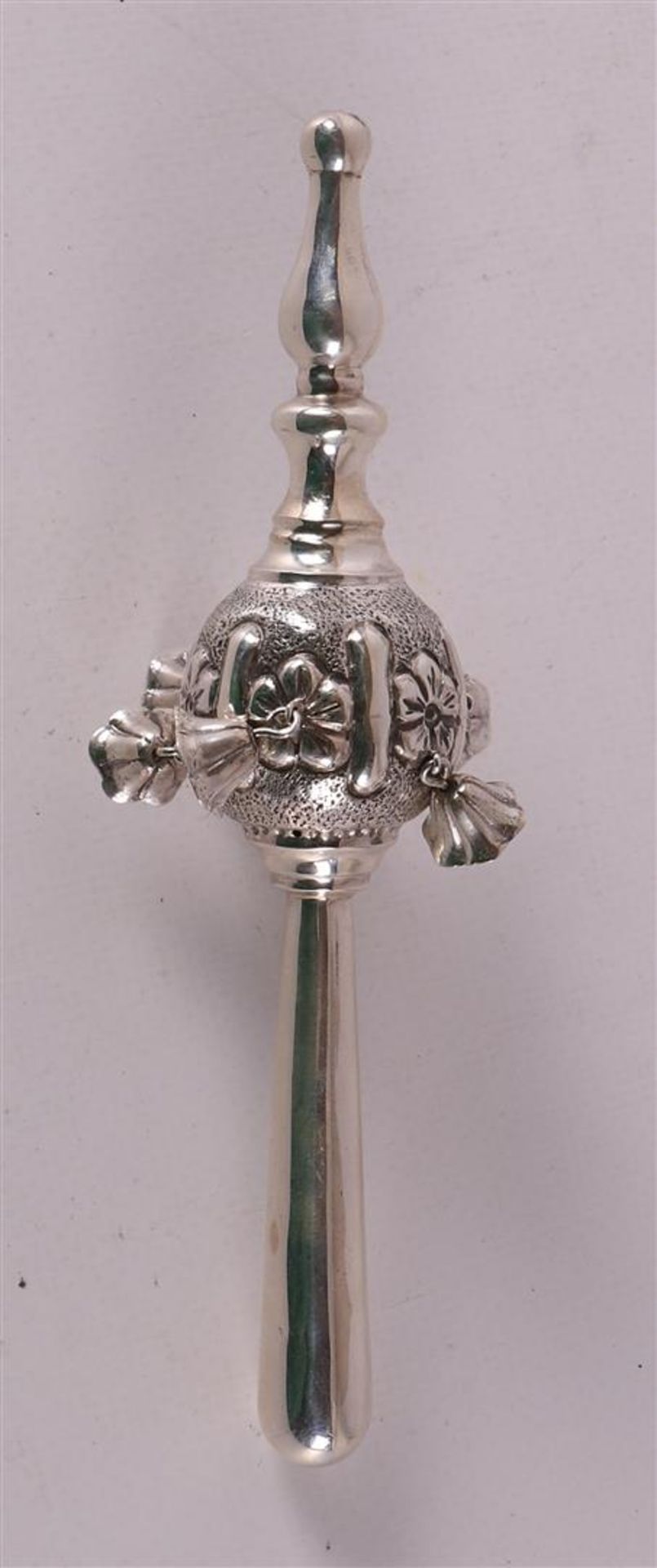 A silver rattle with whistle, 20th century. - Bild 2 aus 2