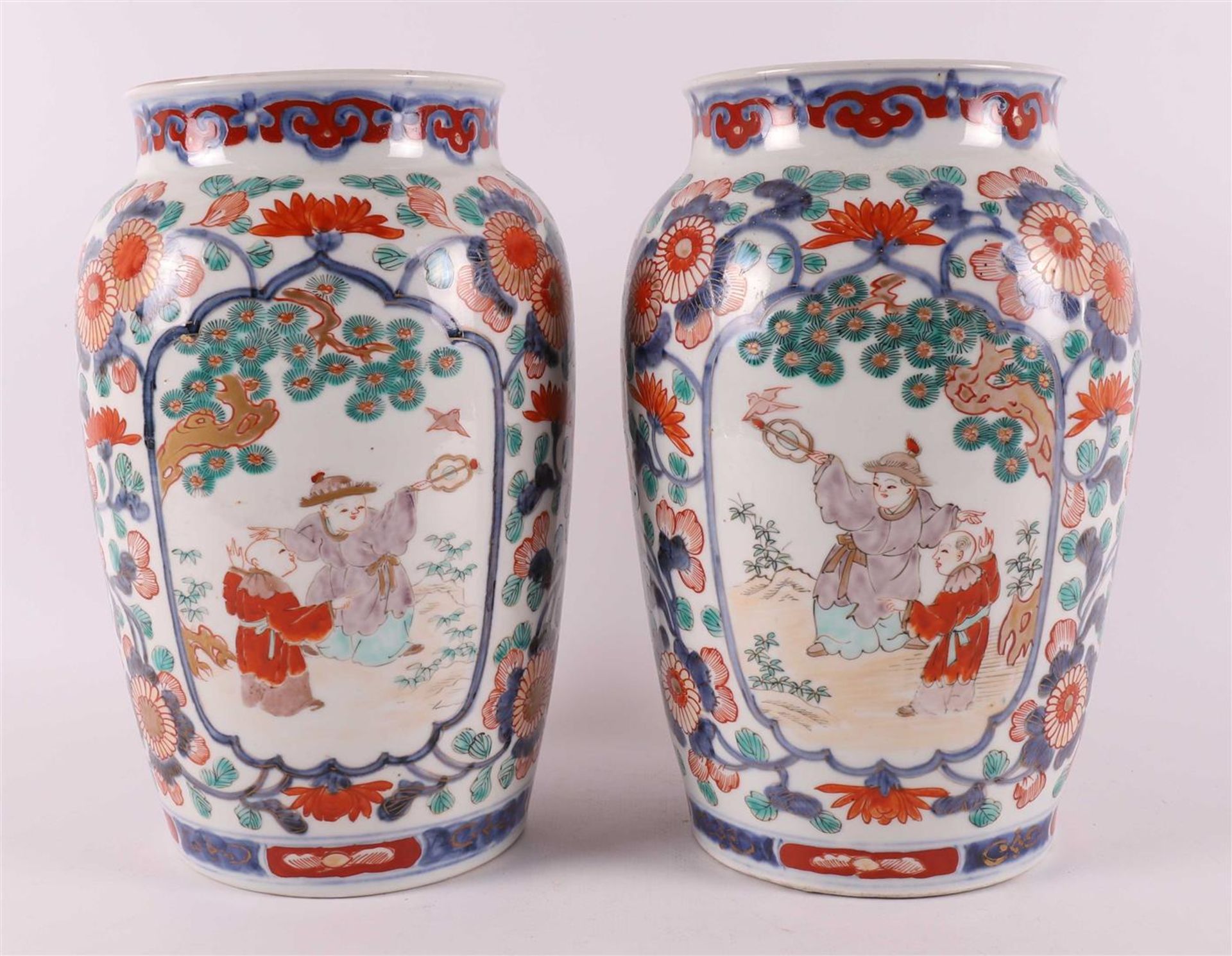 A pair of porcelain vases, Japan, Meiji, around 1900.