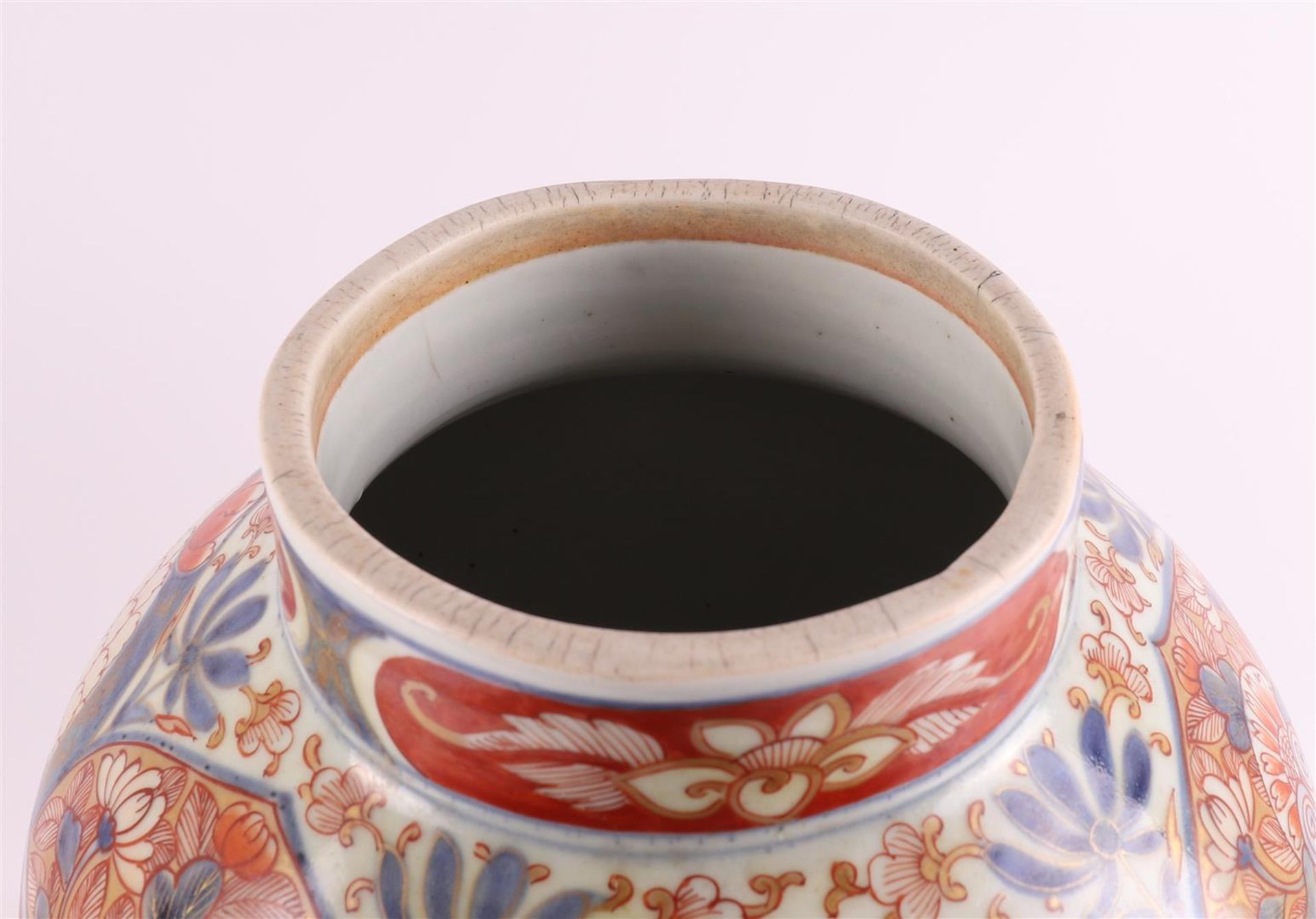A porcelain Imari vase, Japan, Edo, early 18th century. - Image 6 of 11