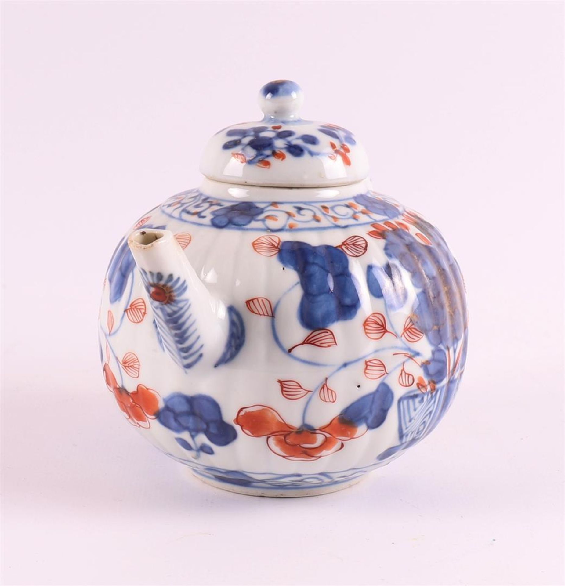 A pumpkin-shaped curved porcelain teapot, China, Qianlong, 18th century. - Bild 13 aus 28