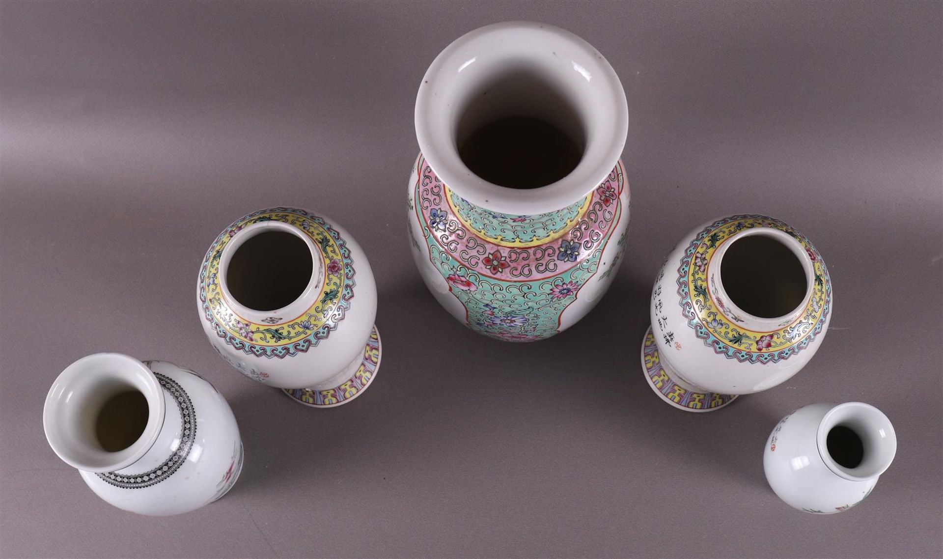 A lot of various porcelain vases, China, 20th century. - Image 5 of 10