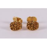 A pair of 18 kt 750/1000 yellow gold cufflinks.