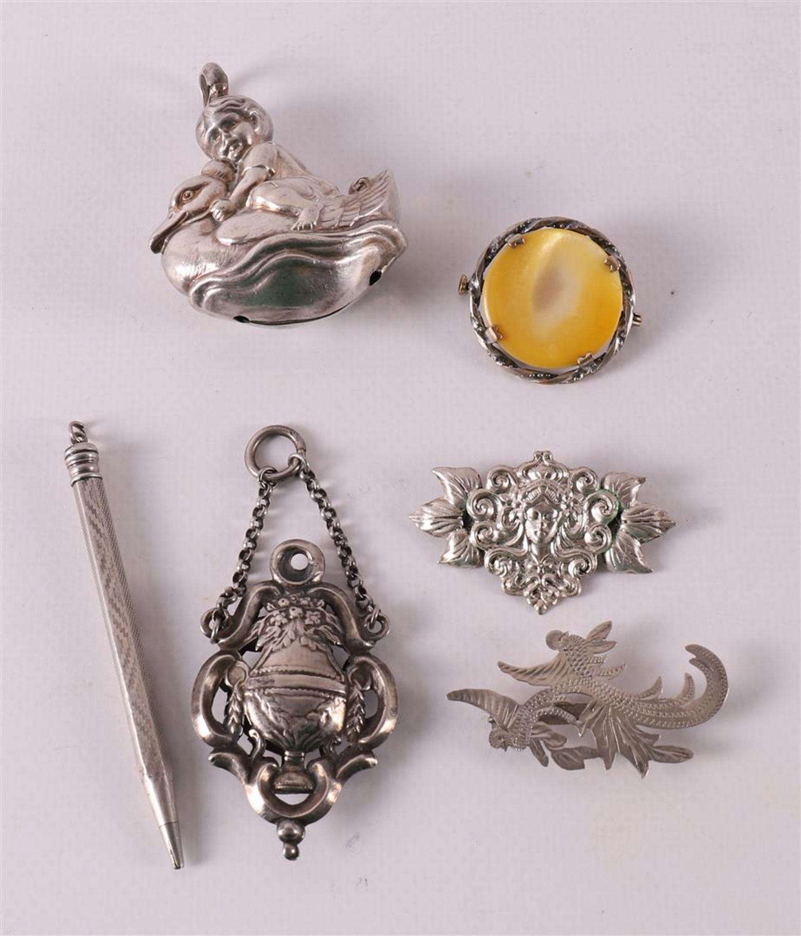 A lot of various mainly silver, including brooches, mechanical pencil, 19th/20th
