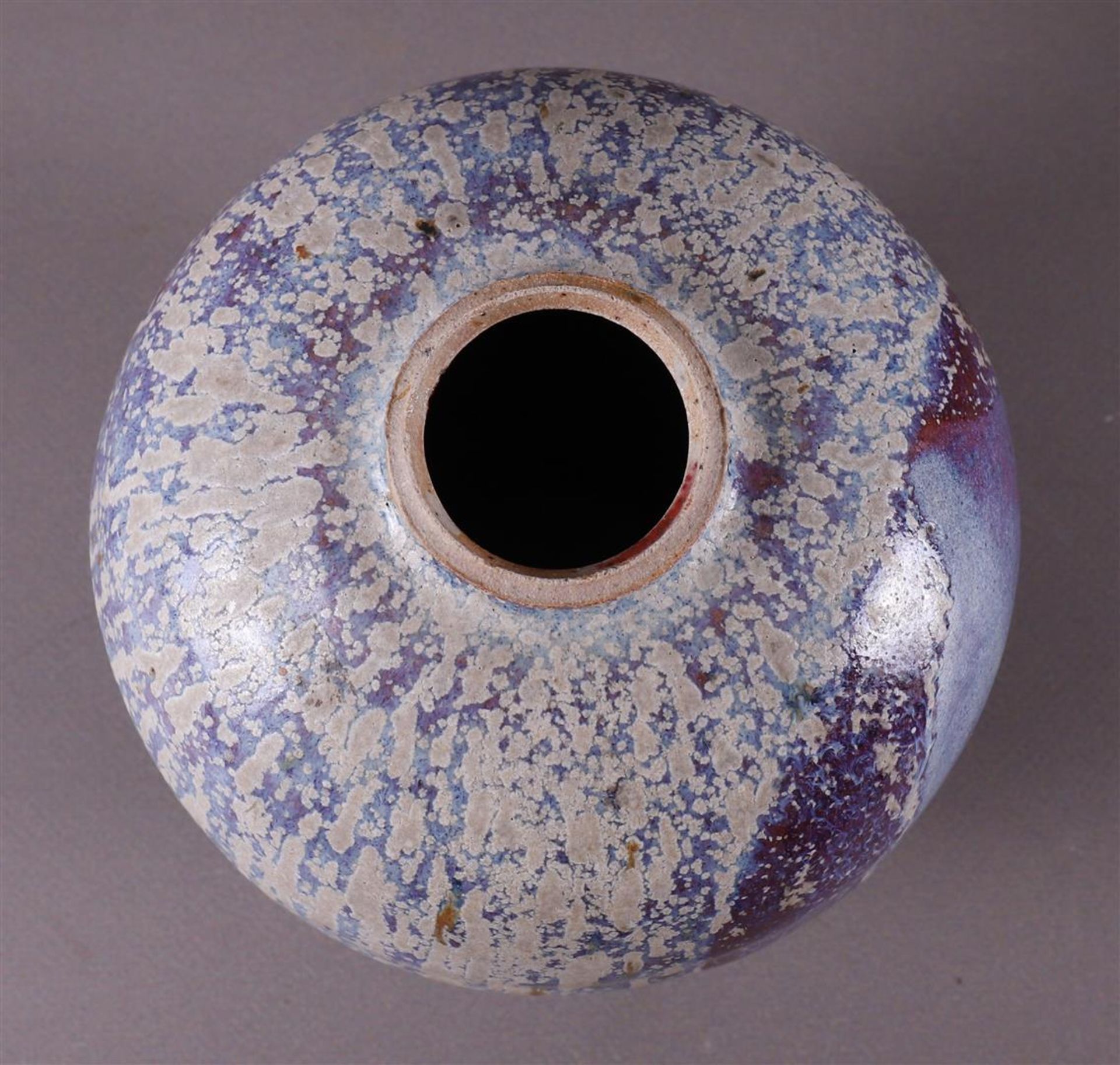 A white and purple/blue glazed earthenware lidded pot, Han Boerrichter. - Image 4 of 8