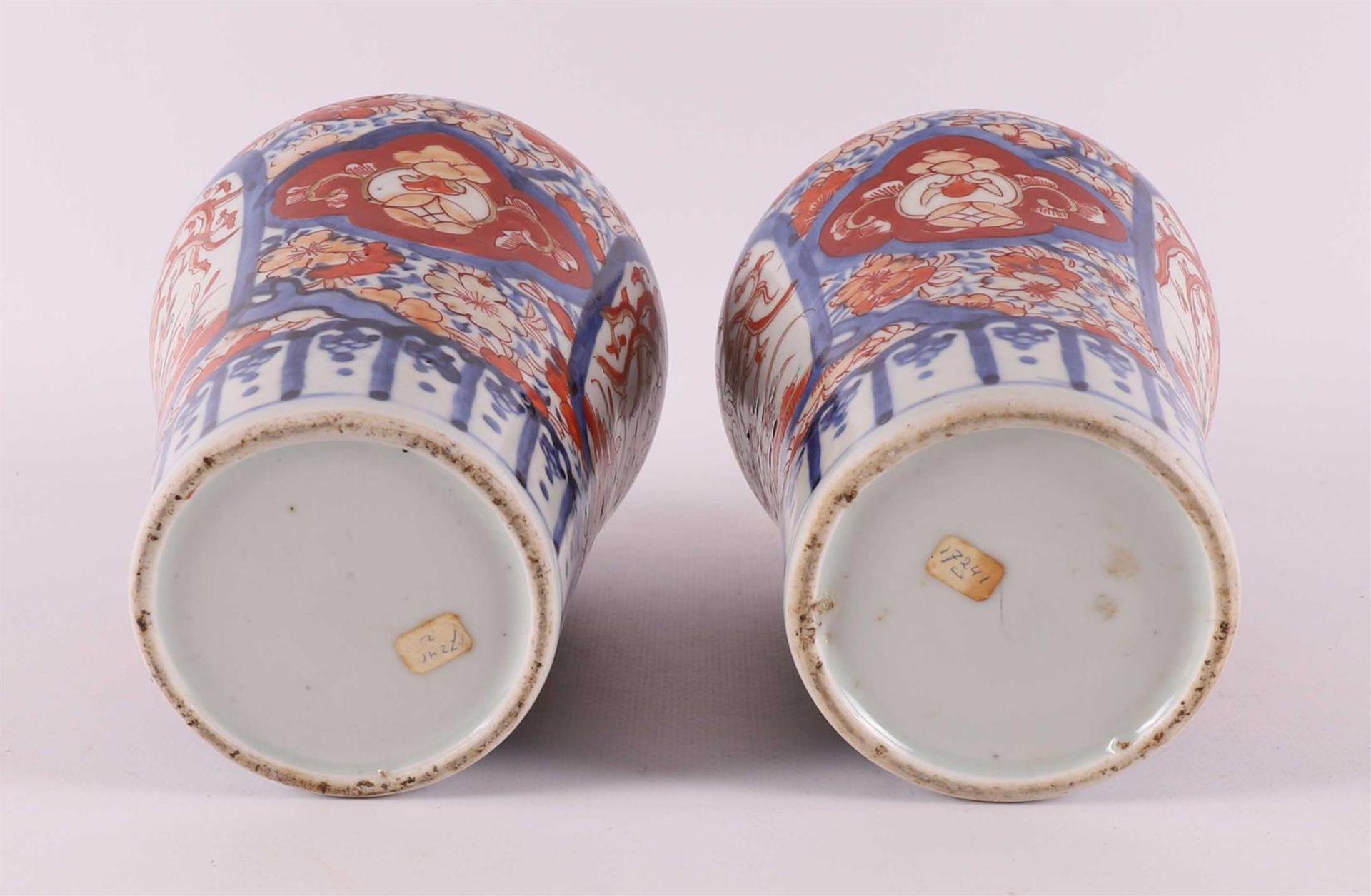 A pair of porcelain Imari vases, Japan, Meiji, late 19th century. - Image 6 of 6