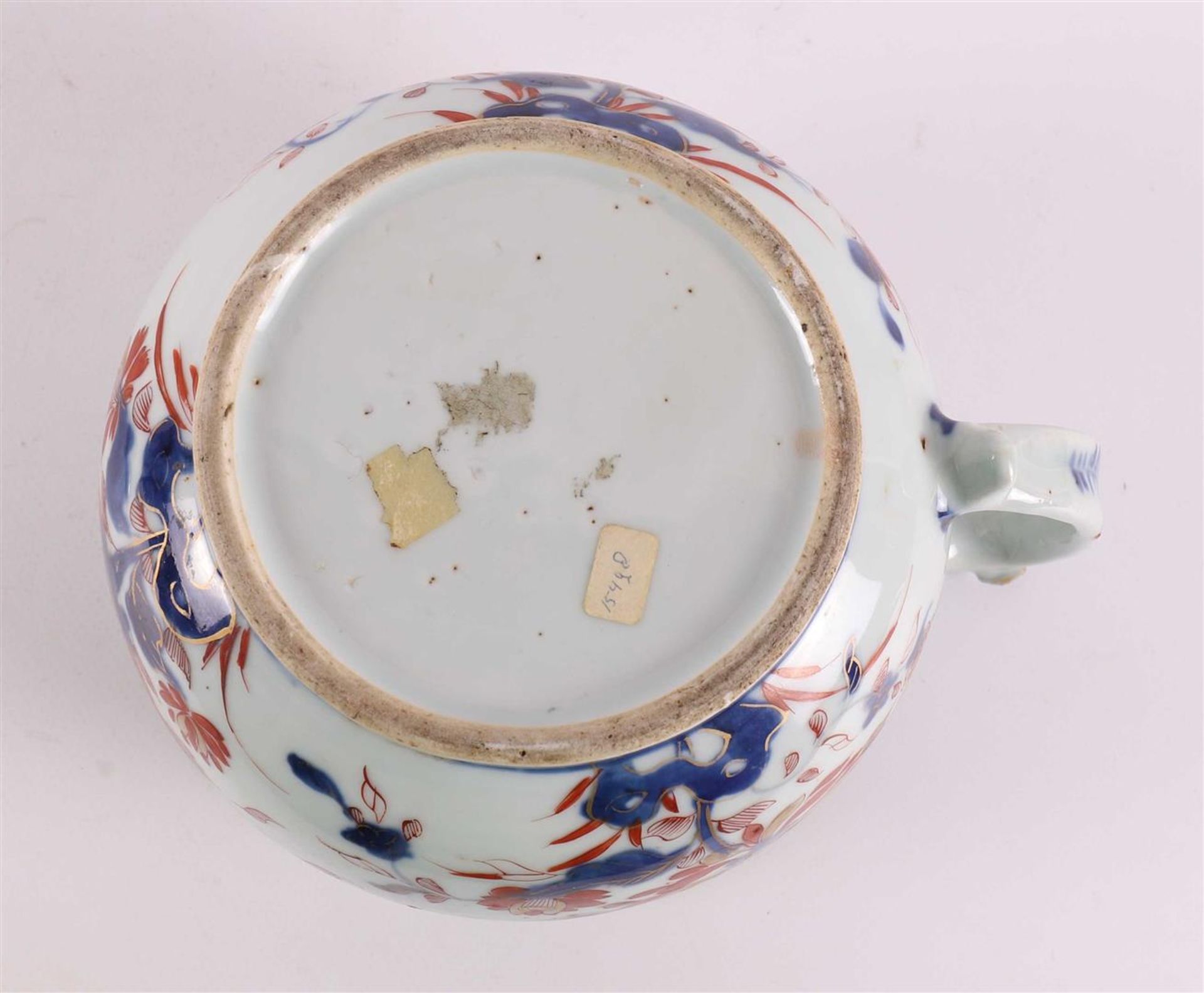 A porcelain Chinese Imari chamber pot, so-called night mirror, with lid, China,  - Bild 7 aus 12