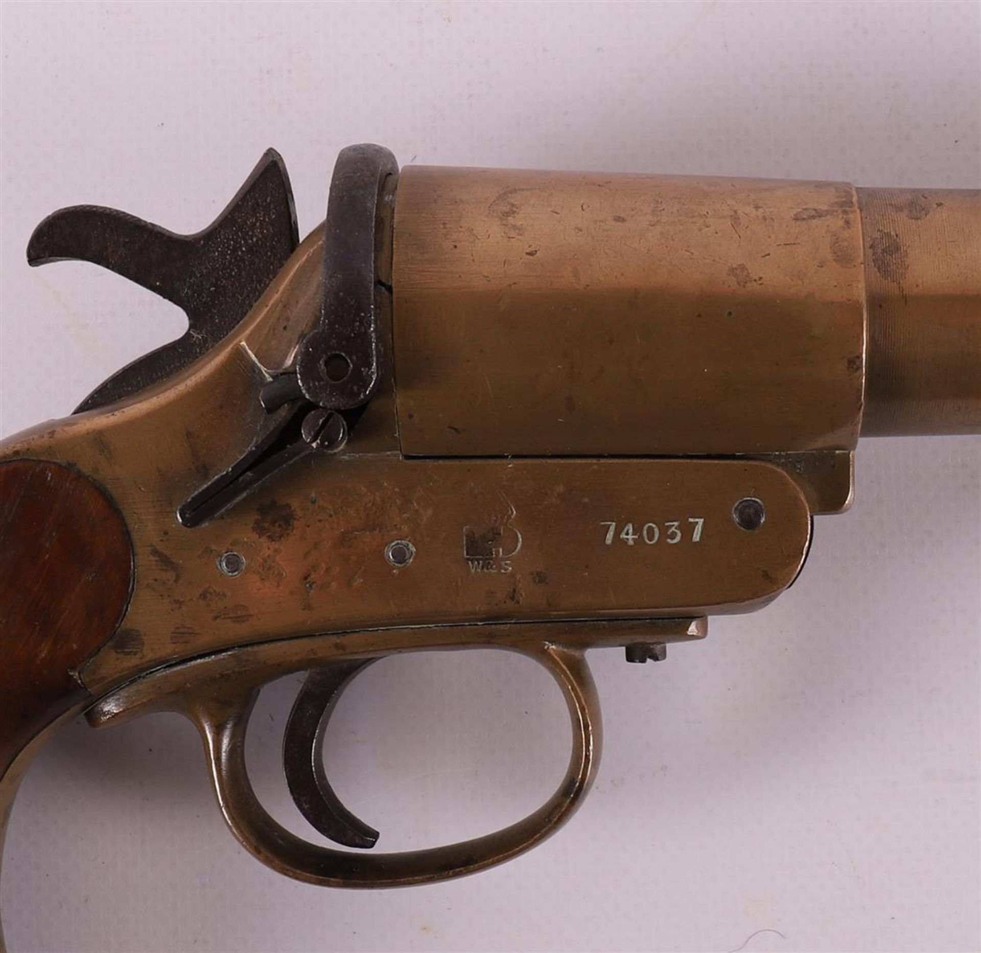 A bronze 'One Inch Brass Flare Pistol', model Mark III, England. - Image 4 of 4