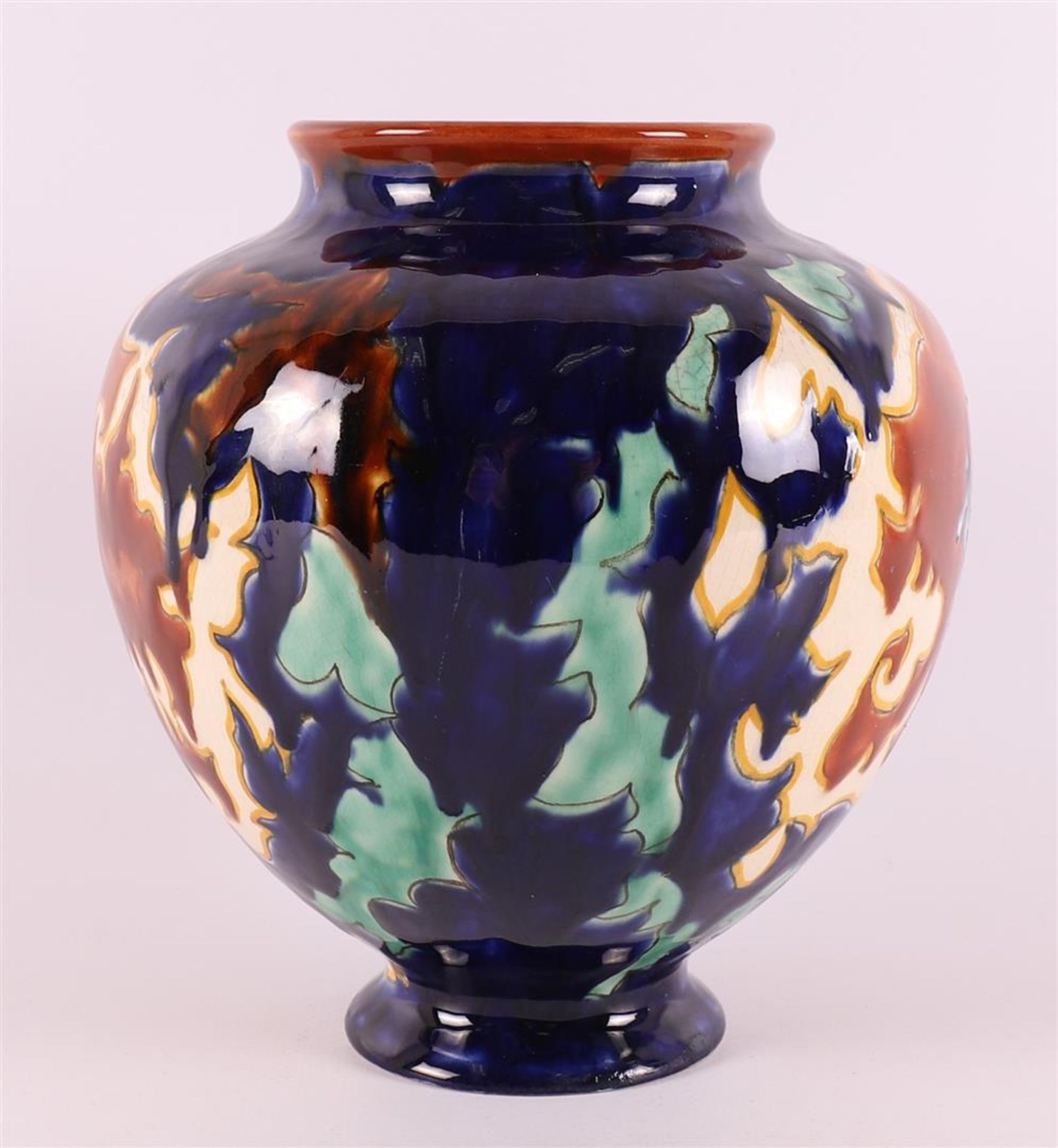 A glossy earthenware baluster-shaped vase, South Holland 1919. - Bild 4 aus 6