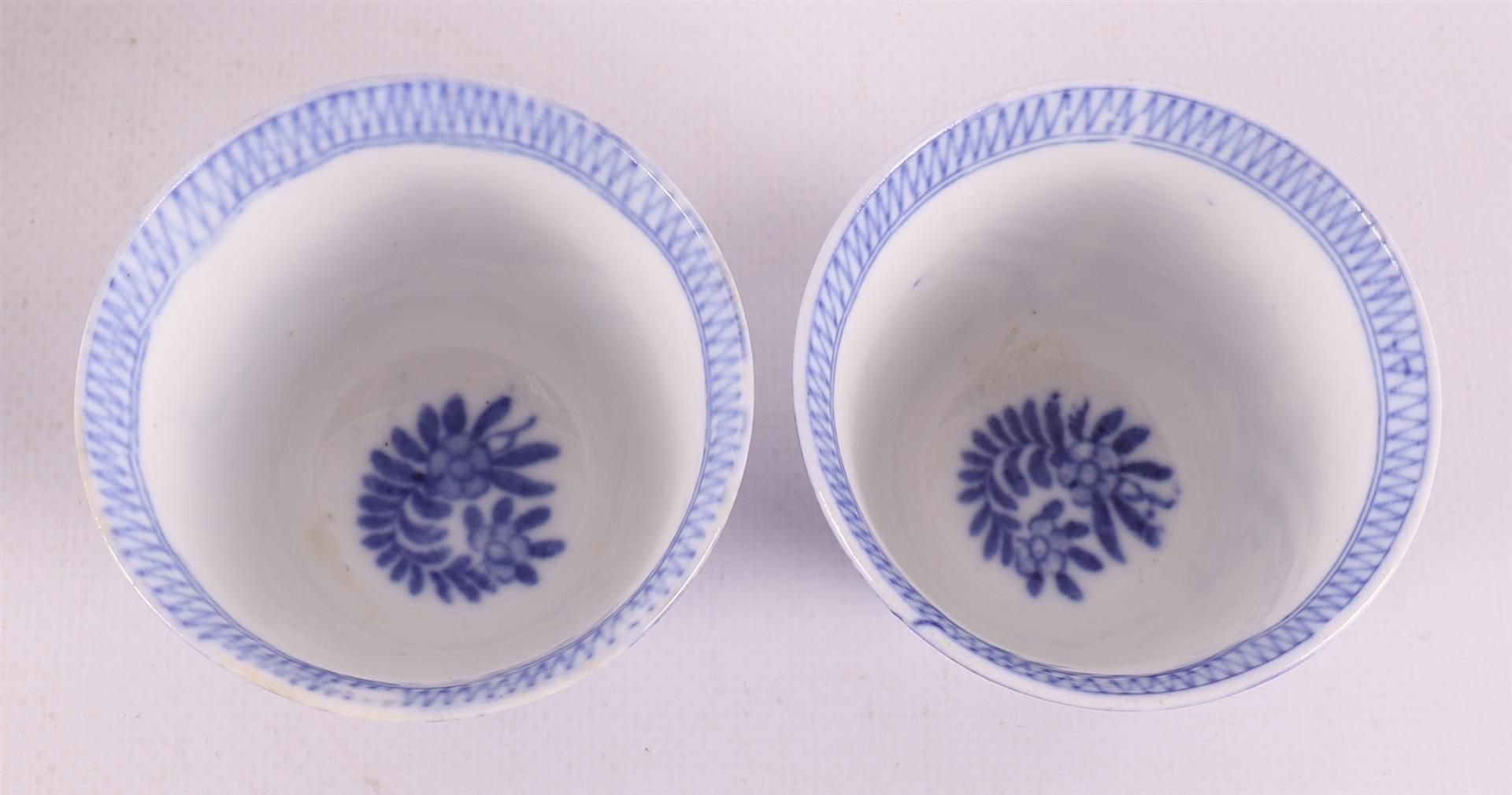 A lot of various blue/white porcelain cups and saucers, China, including Qianlon - Image 9 of 21