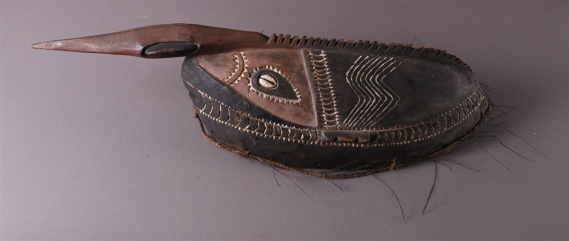 Ethnography/Tribal. A wooden mask, Sepik, Papua New Guinea. - Bild 2 aus 4