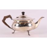 A silver flattened convex teapot, England, London, around 1900.