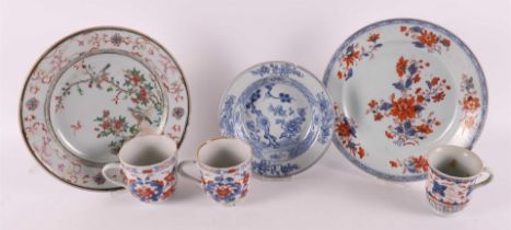 A lot of various Chinese porcelain, including cups and plates, China 18th centur