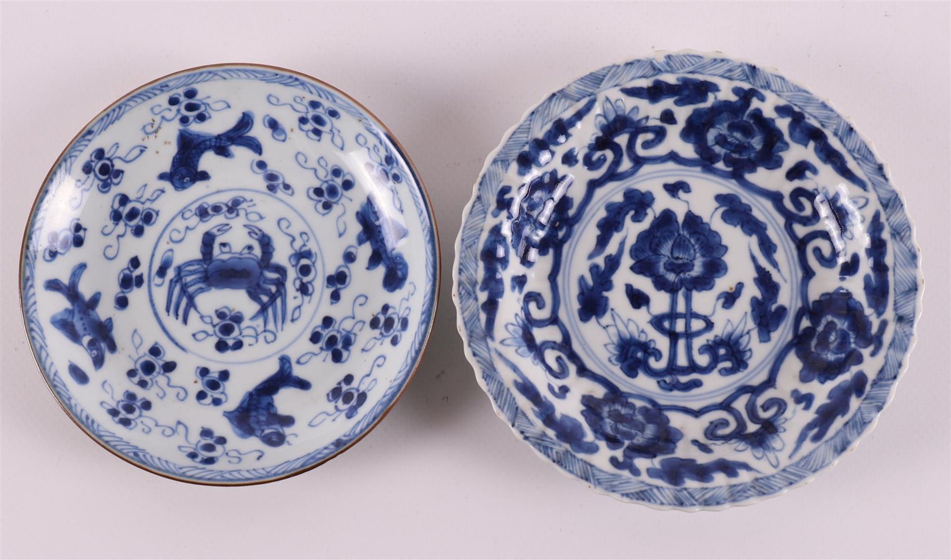 A blue/white porcelain saucer, China, Kangxi, around 1700. - Image 2 of 16