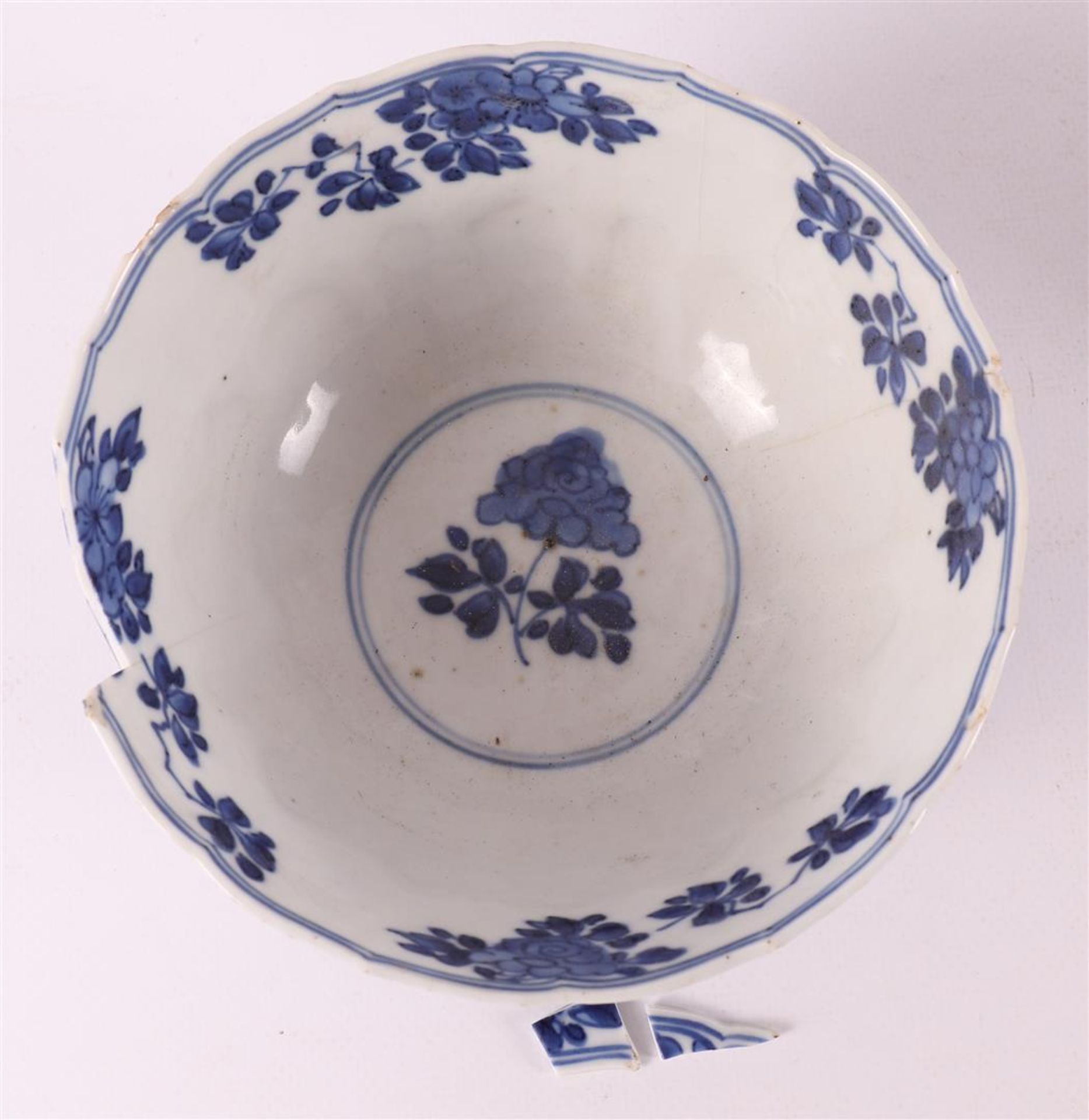 Two various blue/white porcelain bowls and curb ring, China, Kangxi, around 1700 - Image 4 of 8
