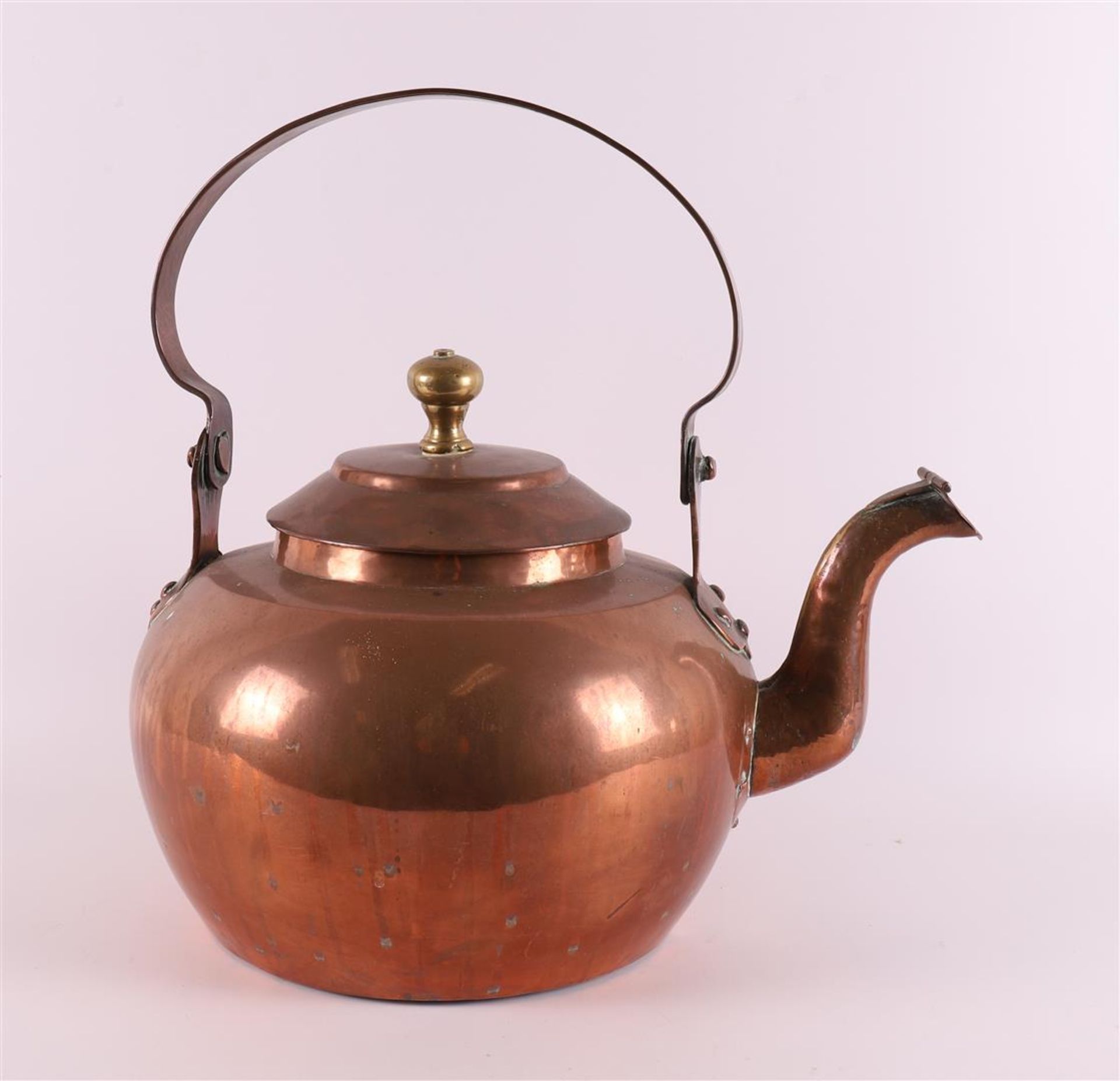 A red copper large model apple kettle, 19th century.