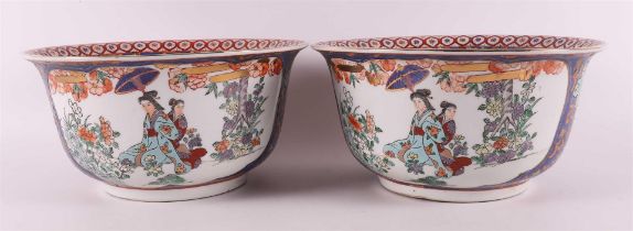 A pair of porcelain bowls on a stand, Japan, 20th century.